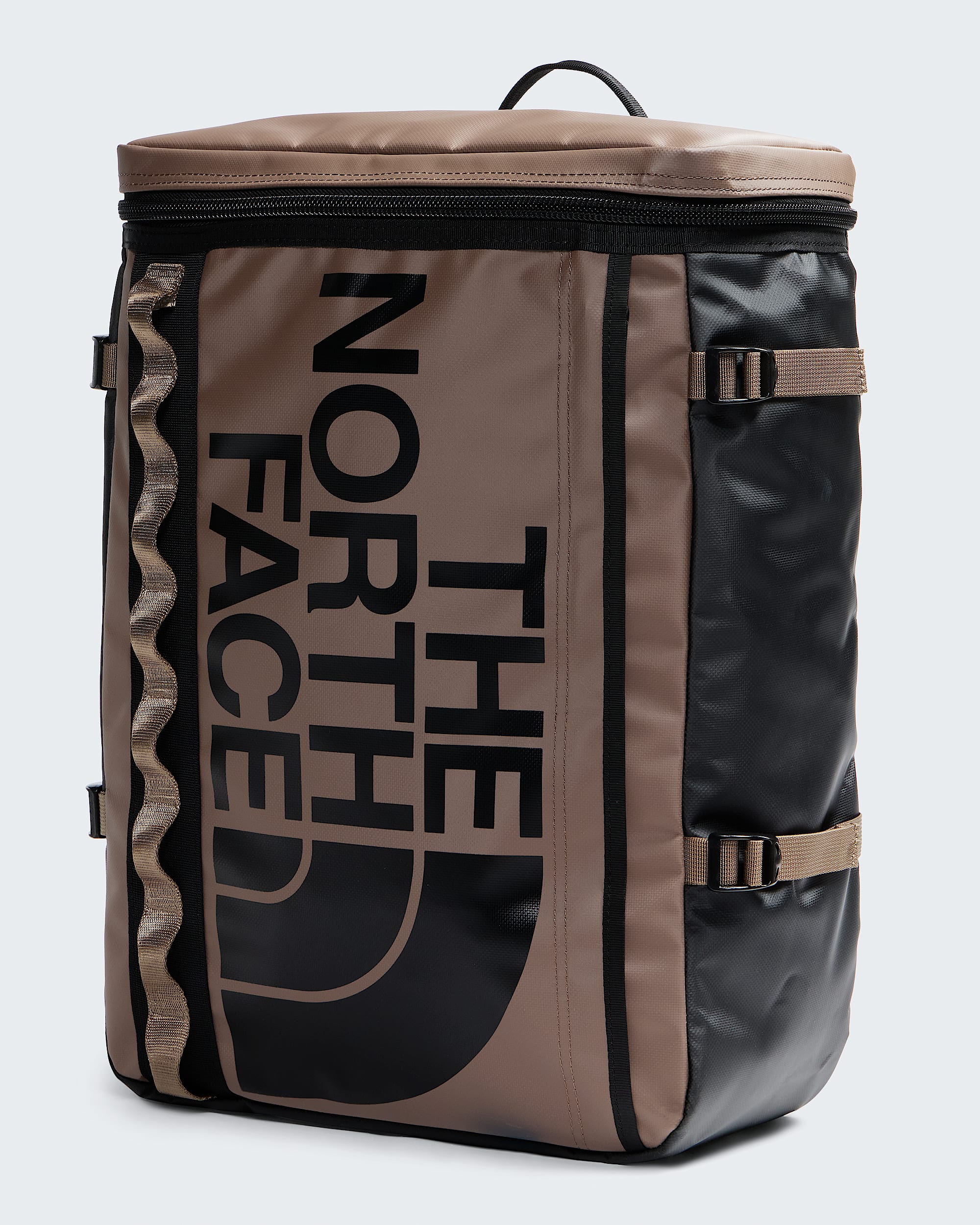 Base Camp Fusebox  30L TNF FRONT34