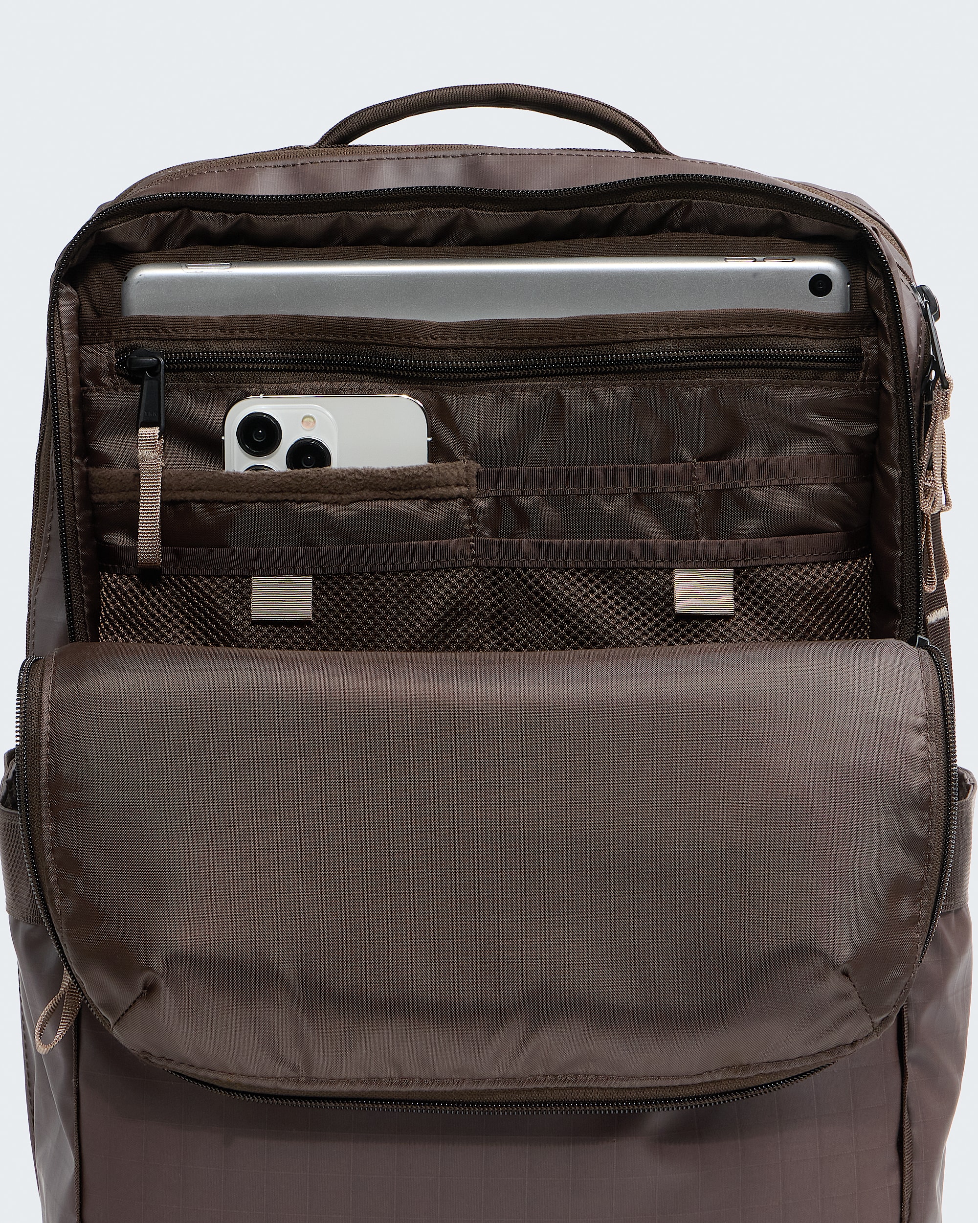 Base Camp™ Voyager Daypack - 26L | The North Face Canada