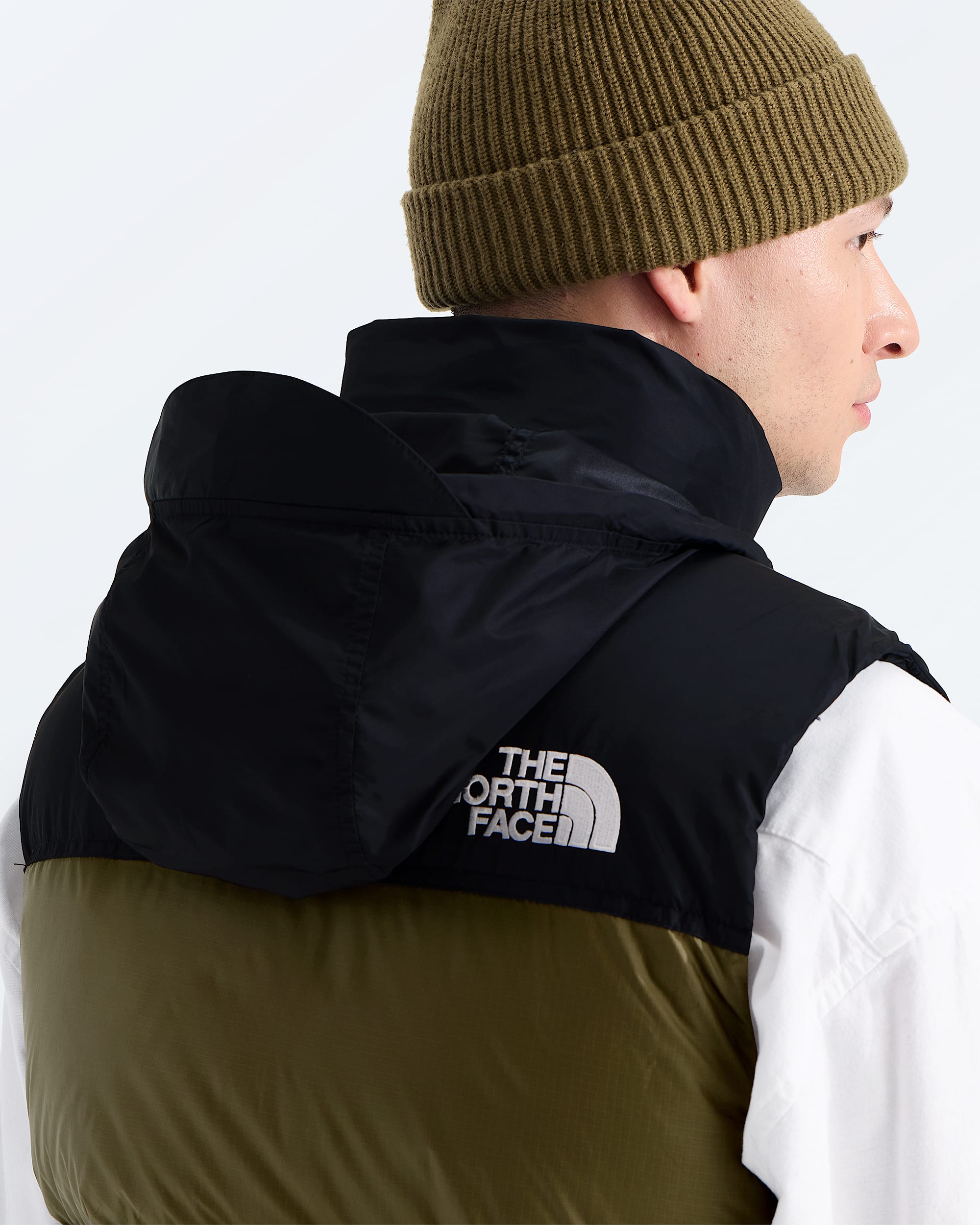 Mens 1996 Retro Nuptse Vest TNF MODELHOOD2