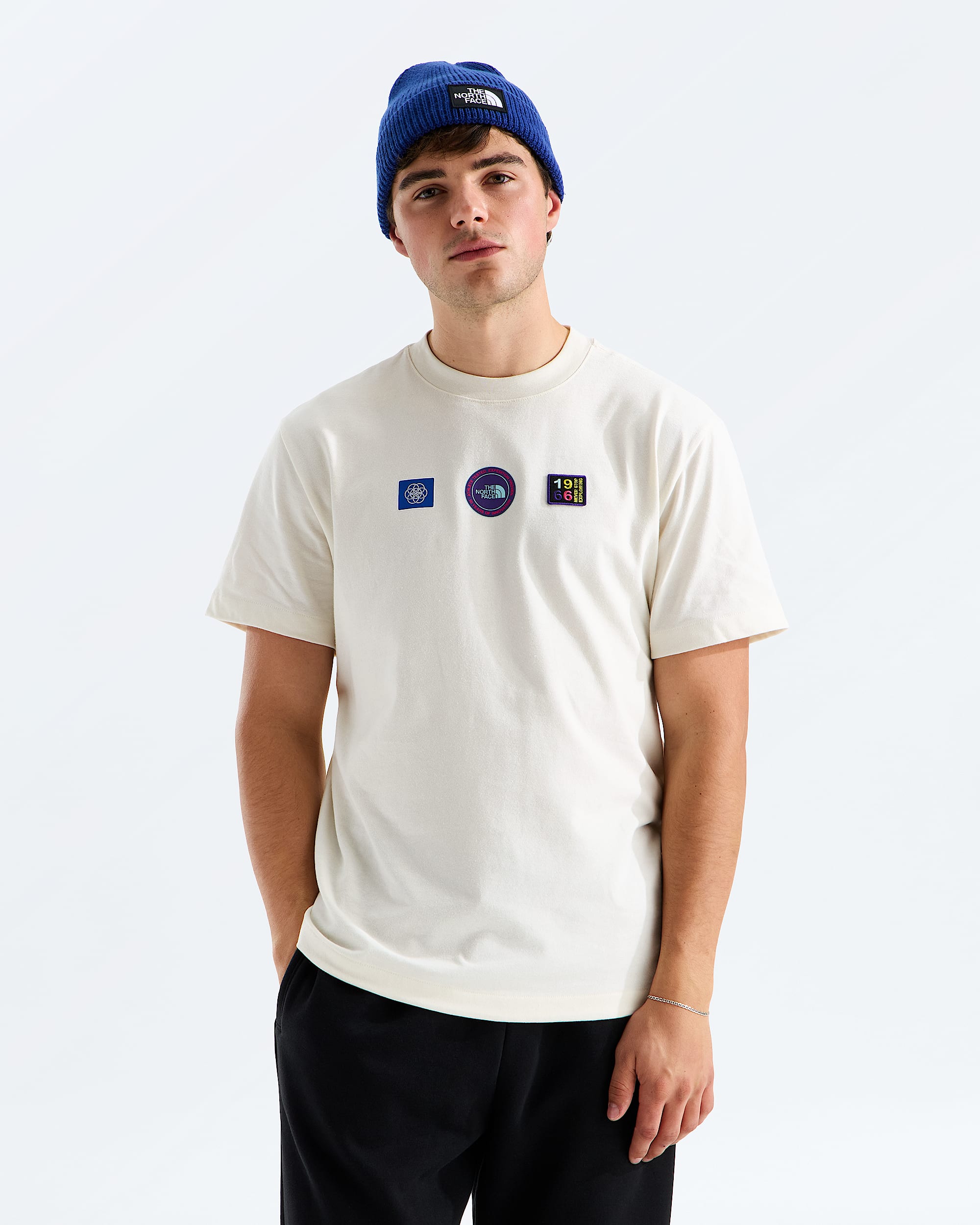 Unisex Explorer Badges Relaxed ShortSleeve TeeGraphic TNF HERO2