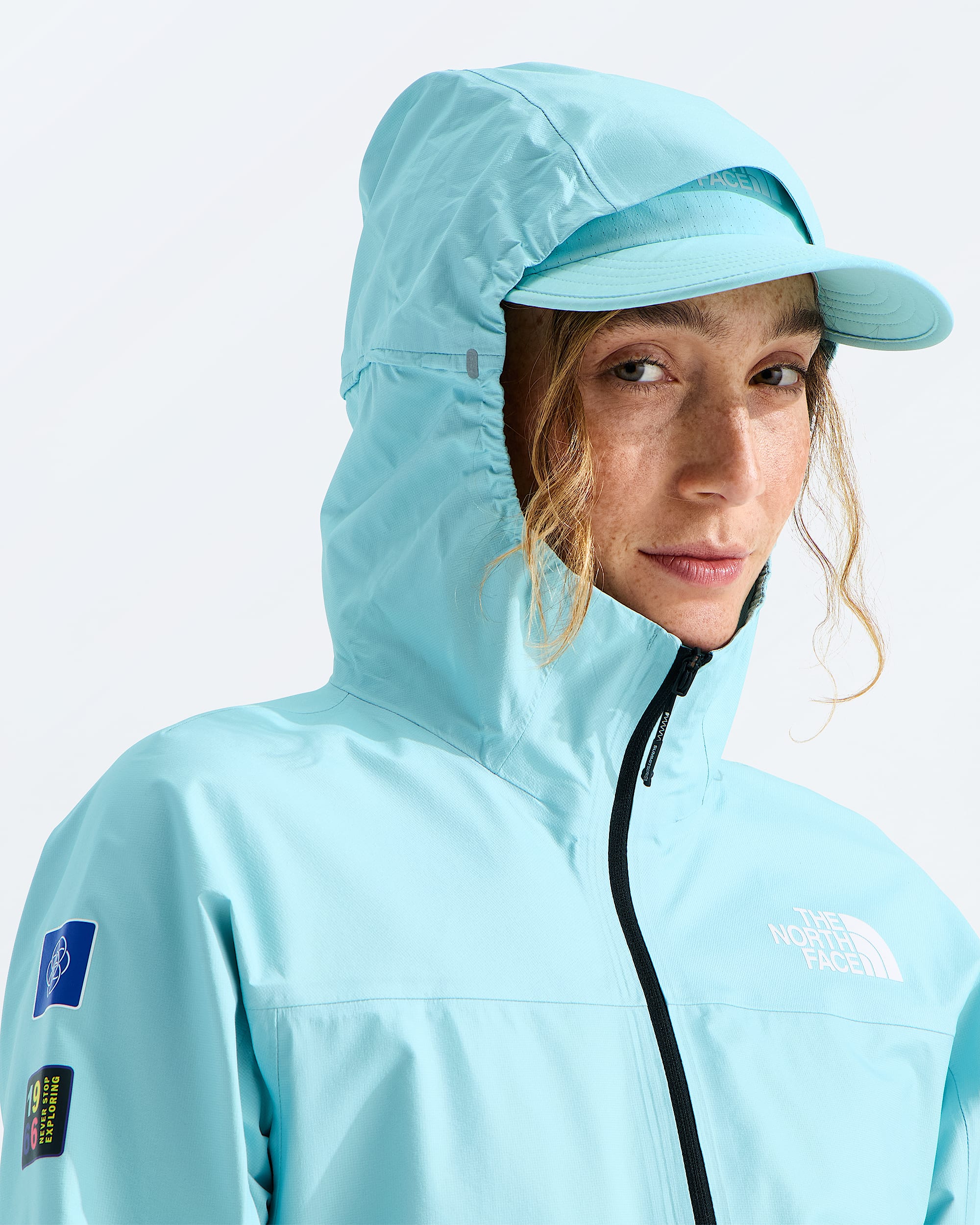Womens Summit Series FUTURELIGHT Superior JacketGraphic TNF MODELHOOD2