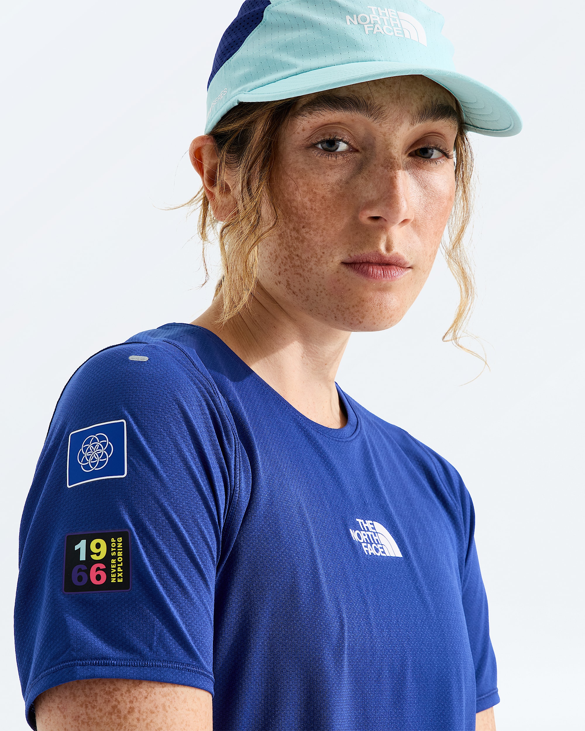 Womens Summit Series High Trail ShortSleeveGraphic TNF HERO3