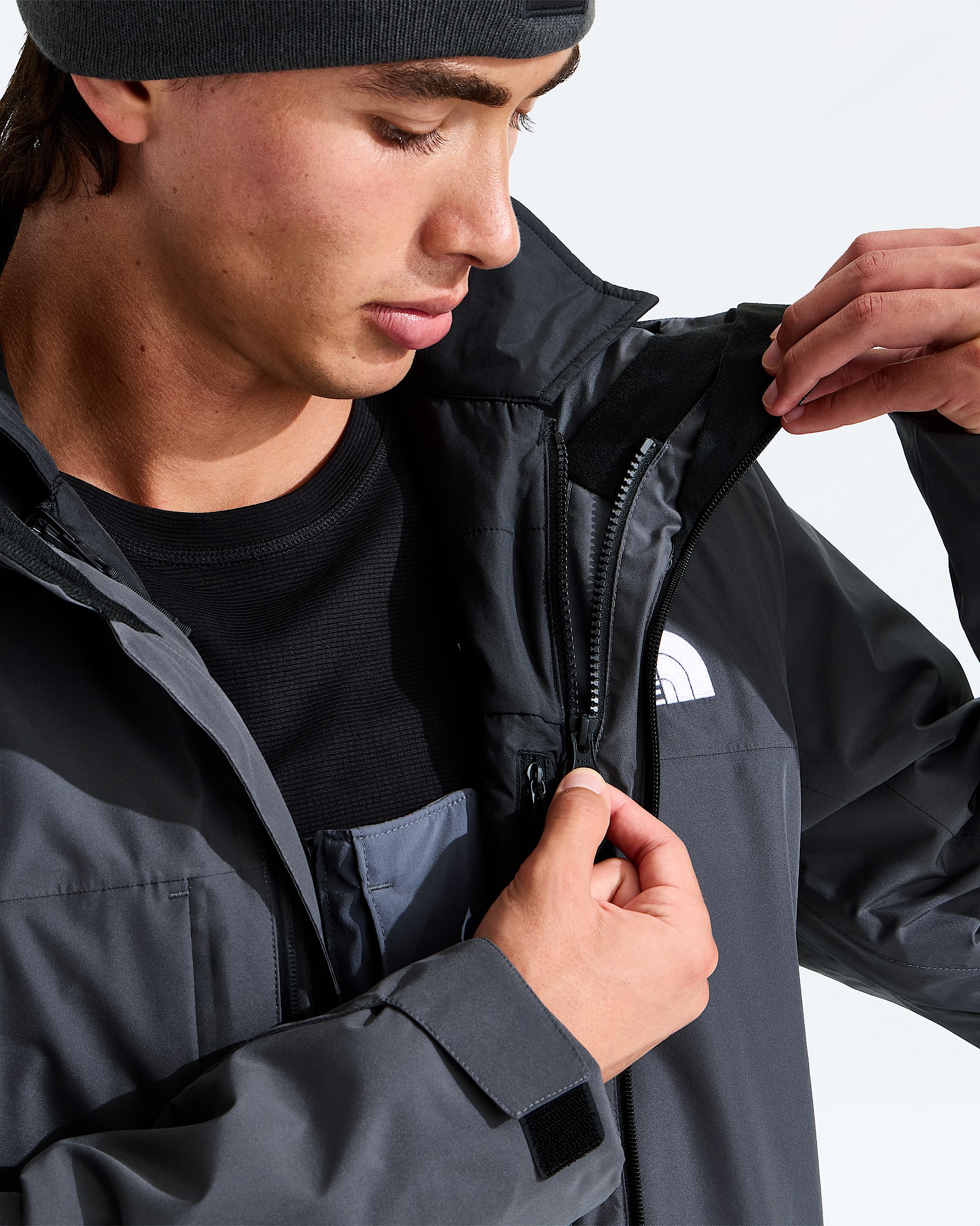 Mens THERMOBALL Snow Triclimate Jacket TNF MODELCLOSE3