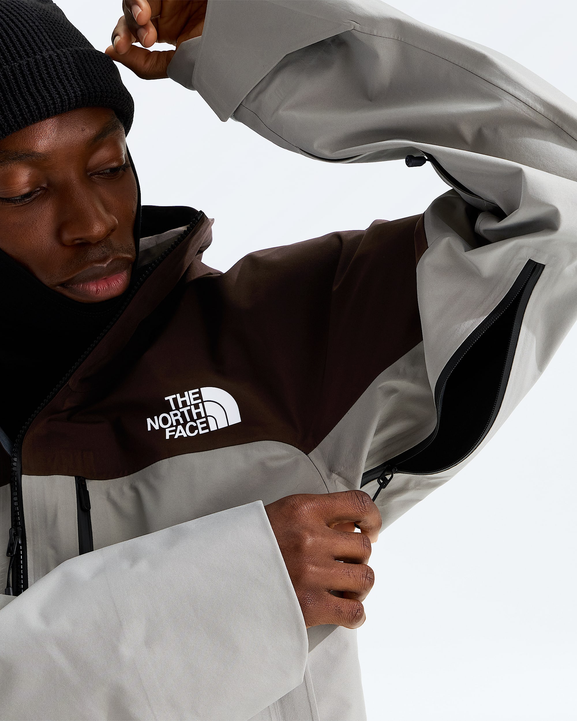 Mens Summit Eastwall GTX Jacket TNF MODELALT2