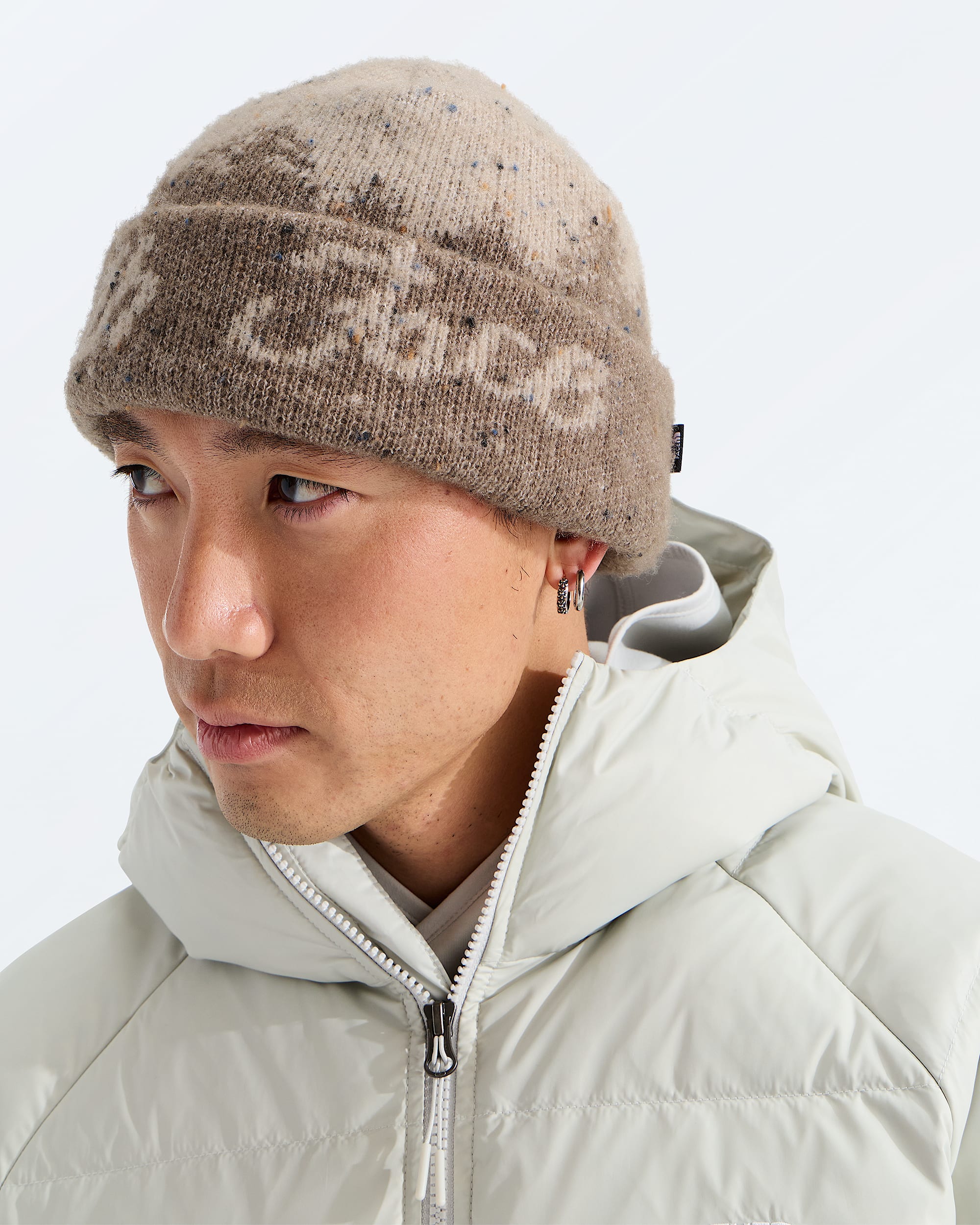 Cabin Mountainscape Beanie TNF MODELBACK
