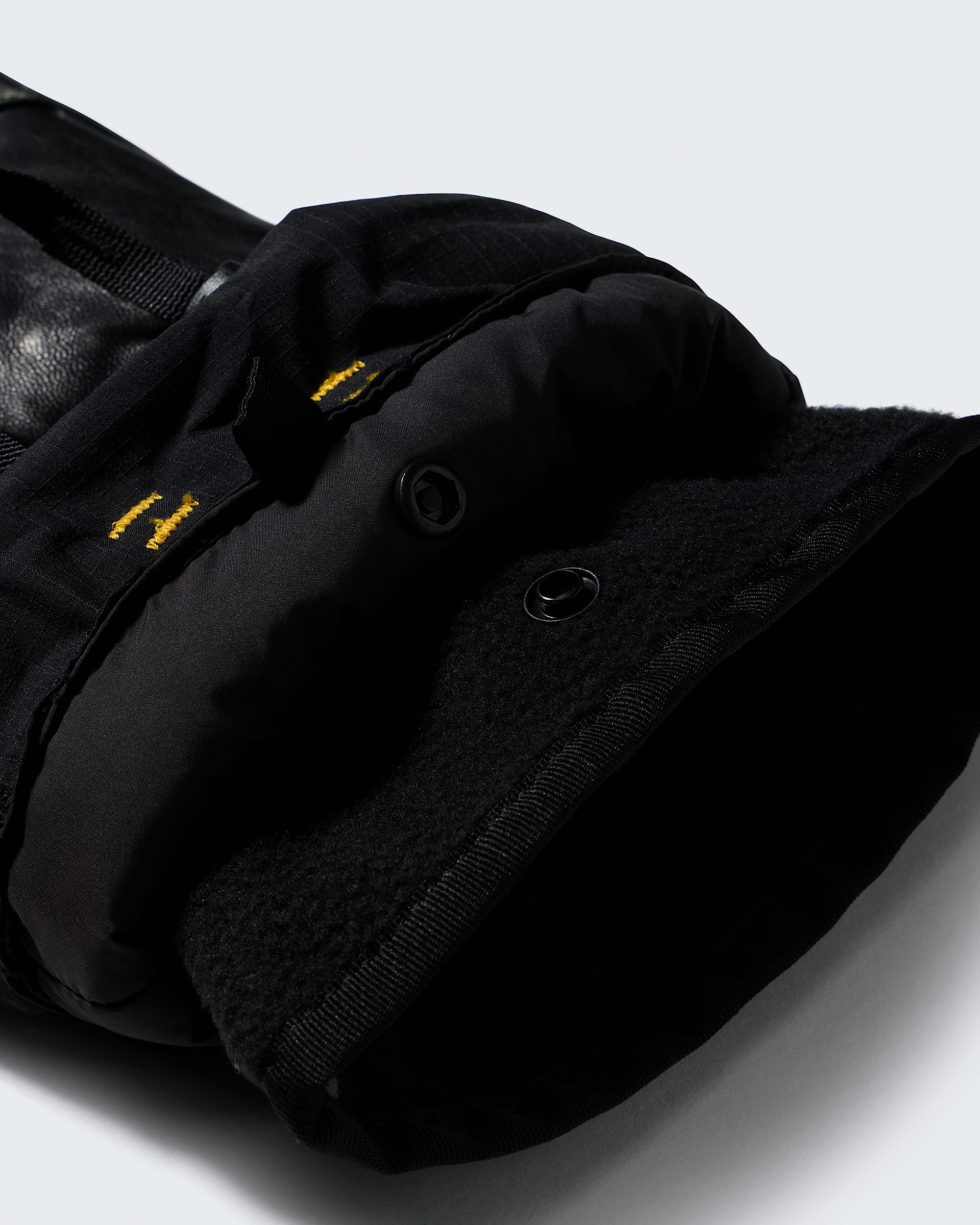 Summit Series Vengeance GORETEX Mitts TNF ALT2