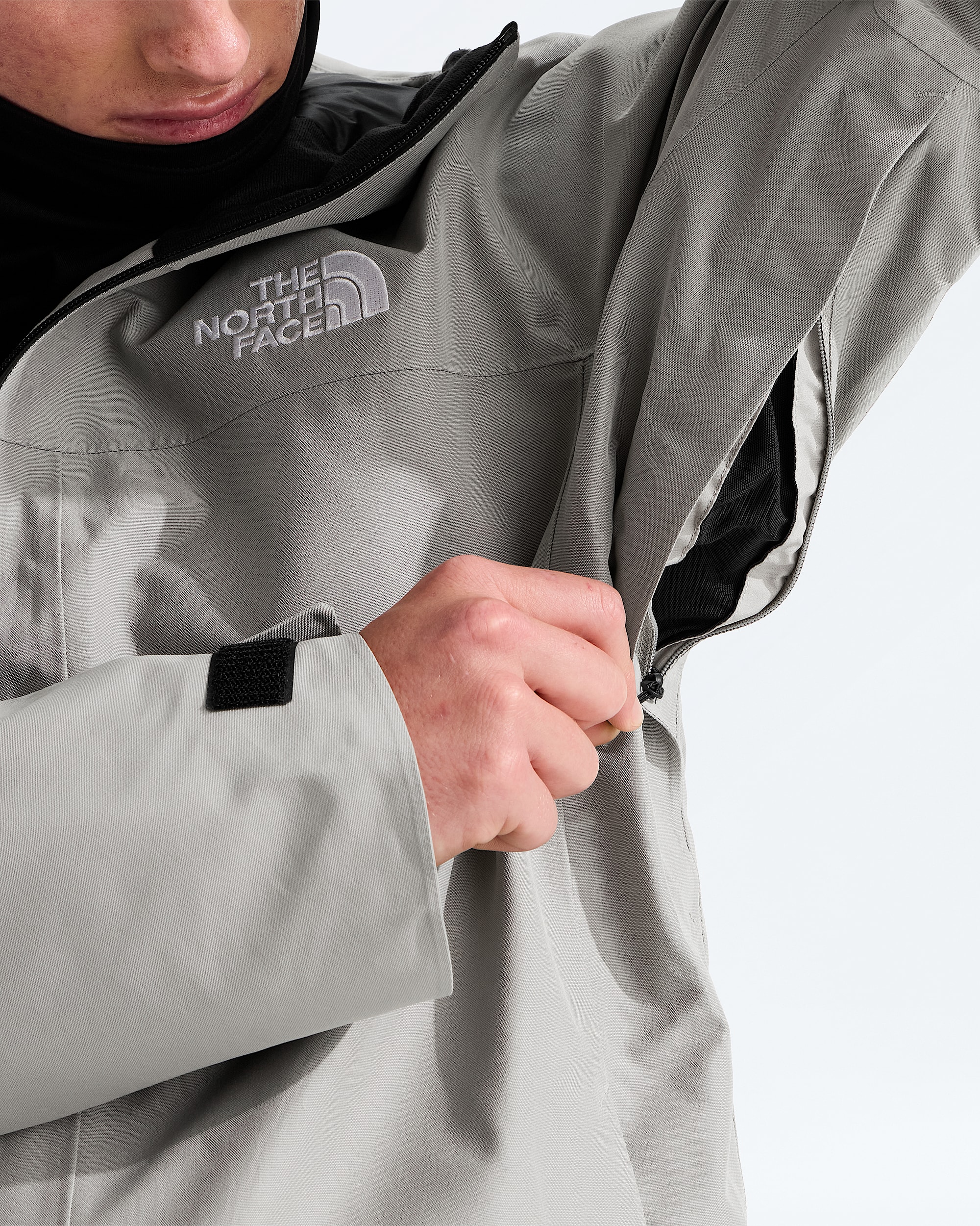 Mens GTX Dawnstrike Insulated Jacket TNF MODELALT2