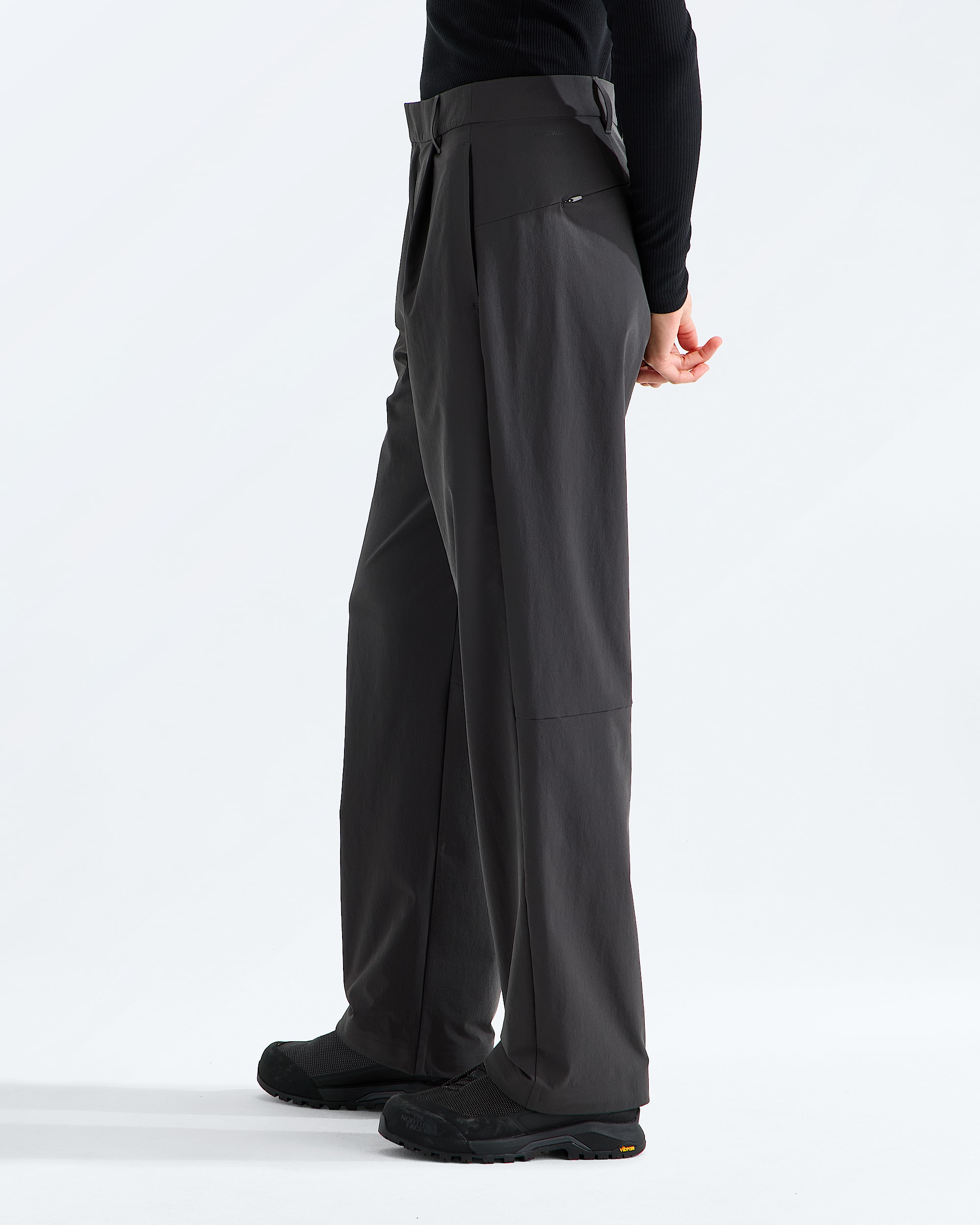 Womens TNF Tech Woven Pant TNF MODEL34