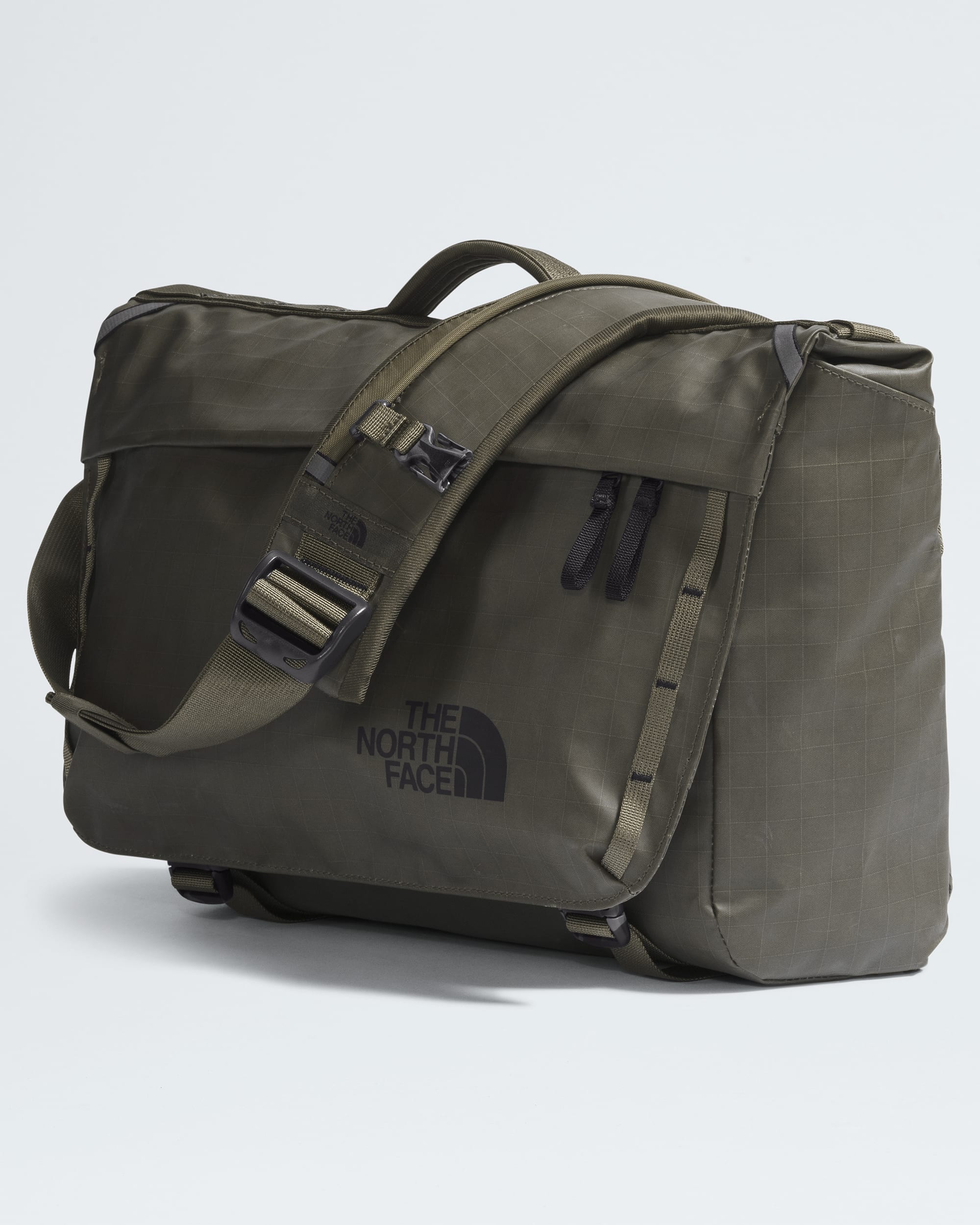 Base Camp Voyager Messenger Bag | The North Face Canada