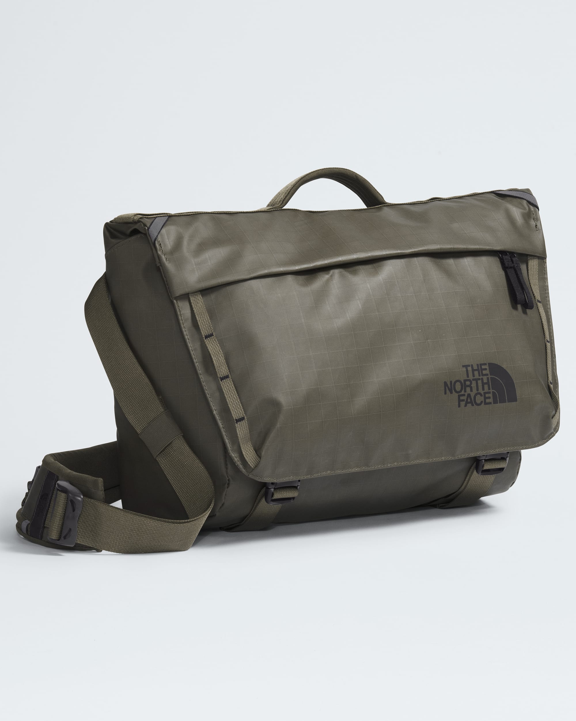 Base Camp Voyager Messenger Bag | The North Face Canada
