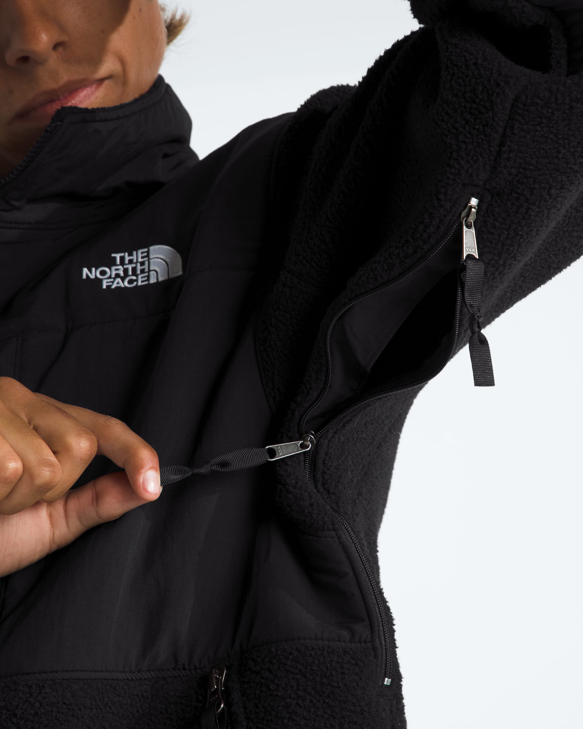 Mens Retro Denali Jacket TNF TNF Black MODELALT2
