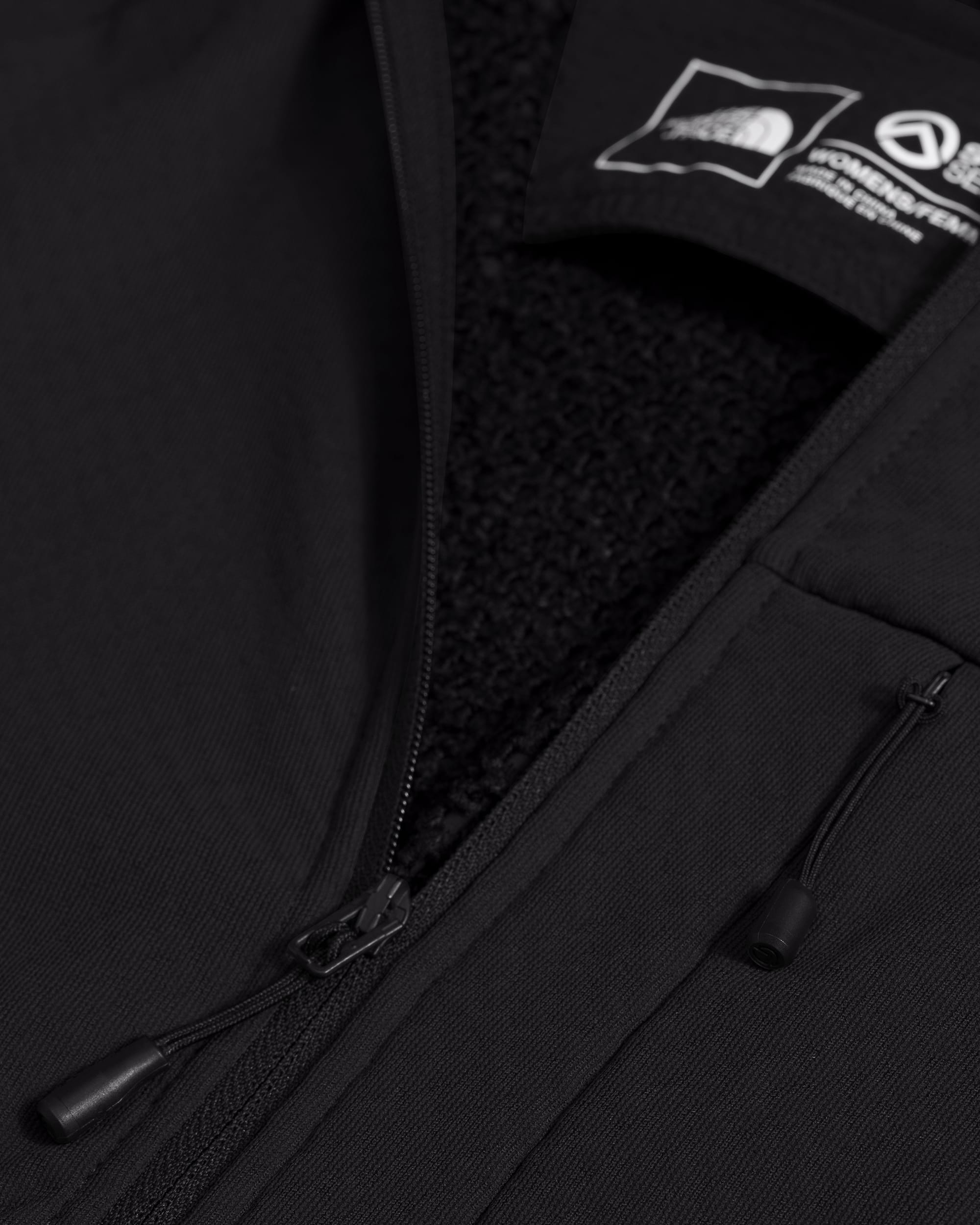 Womens Summit Series FUTUREFLEECE FullZip Hoodie TNF DETAIL3