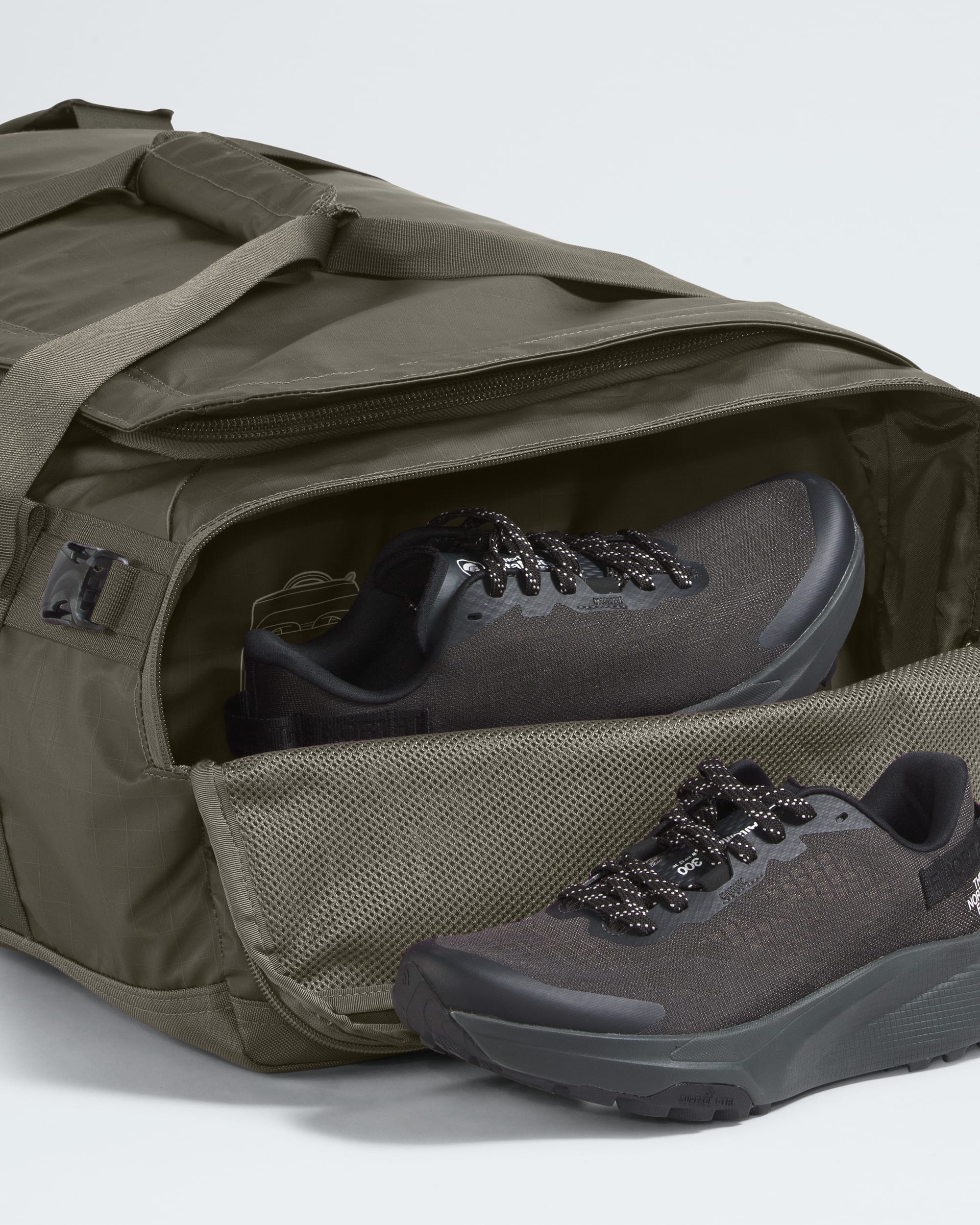 Base Camp Voyager  62L TNF ALT2