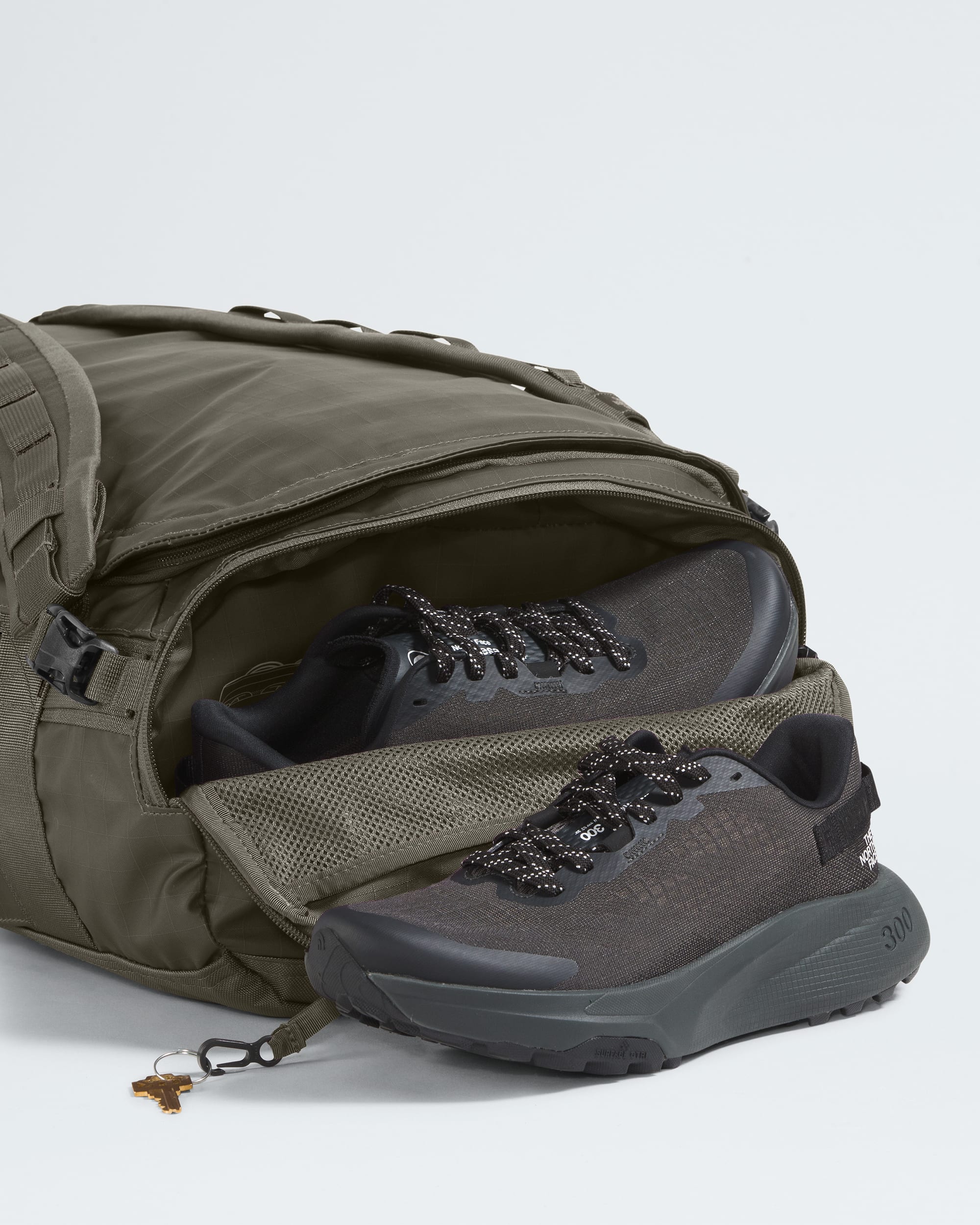 Base Camp Voyager Duffel32L TNF ALT2