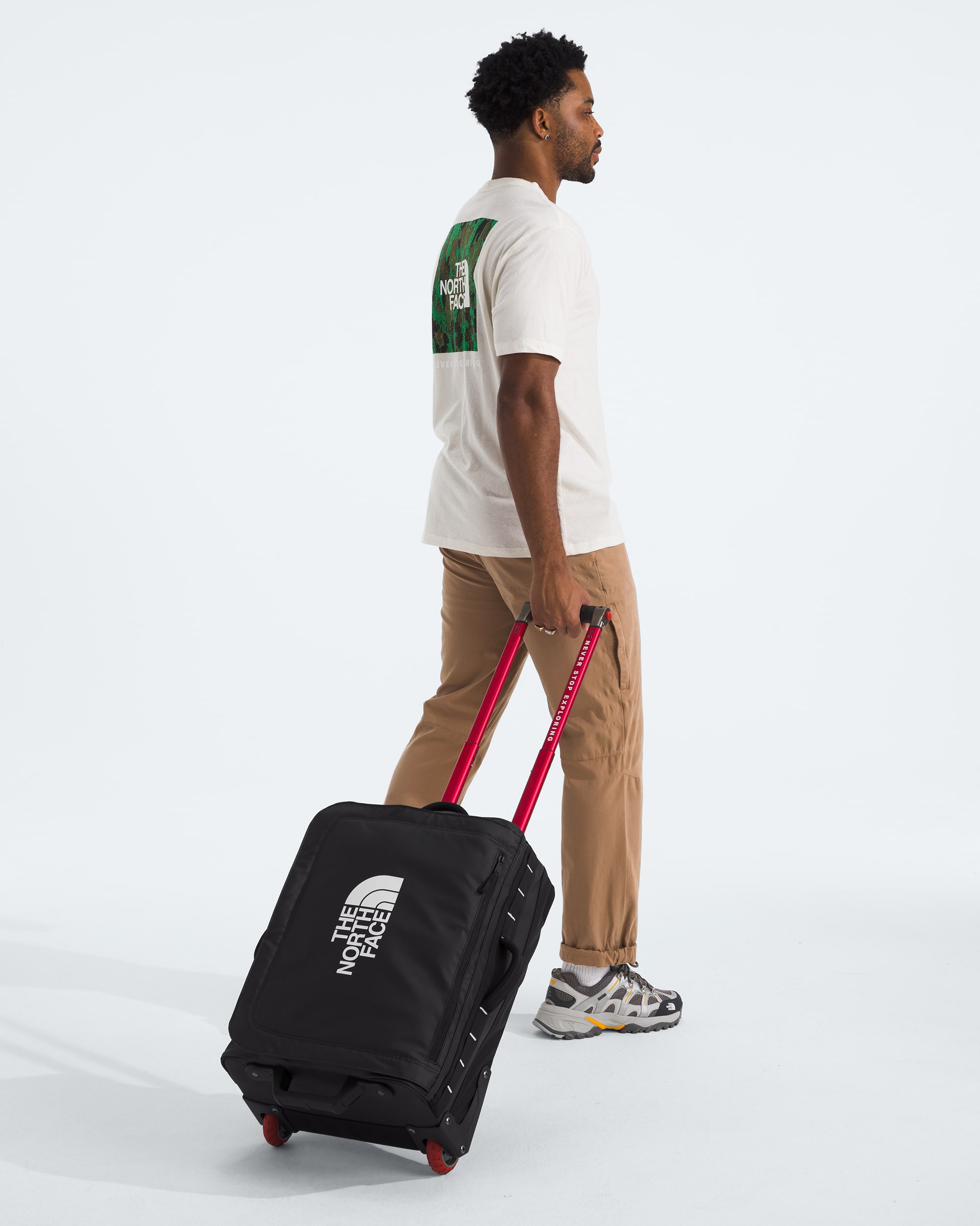 Valise  roulettes de 21 po Base Camp Voyager TNF MODELBACK
