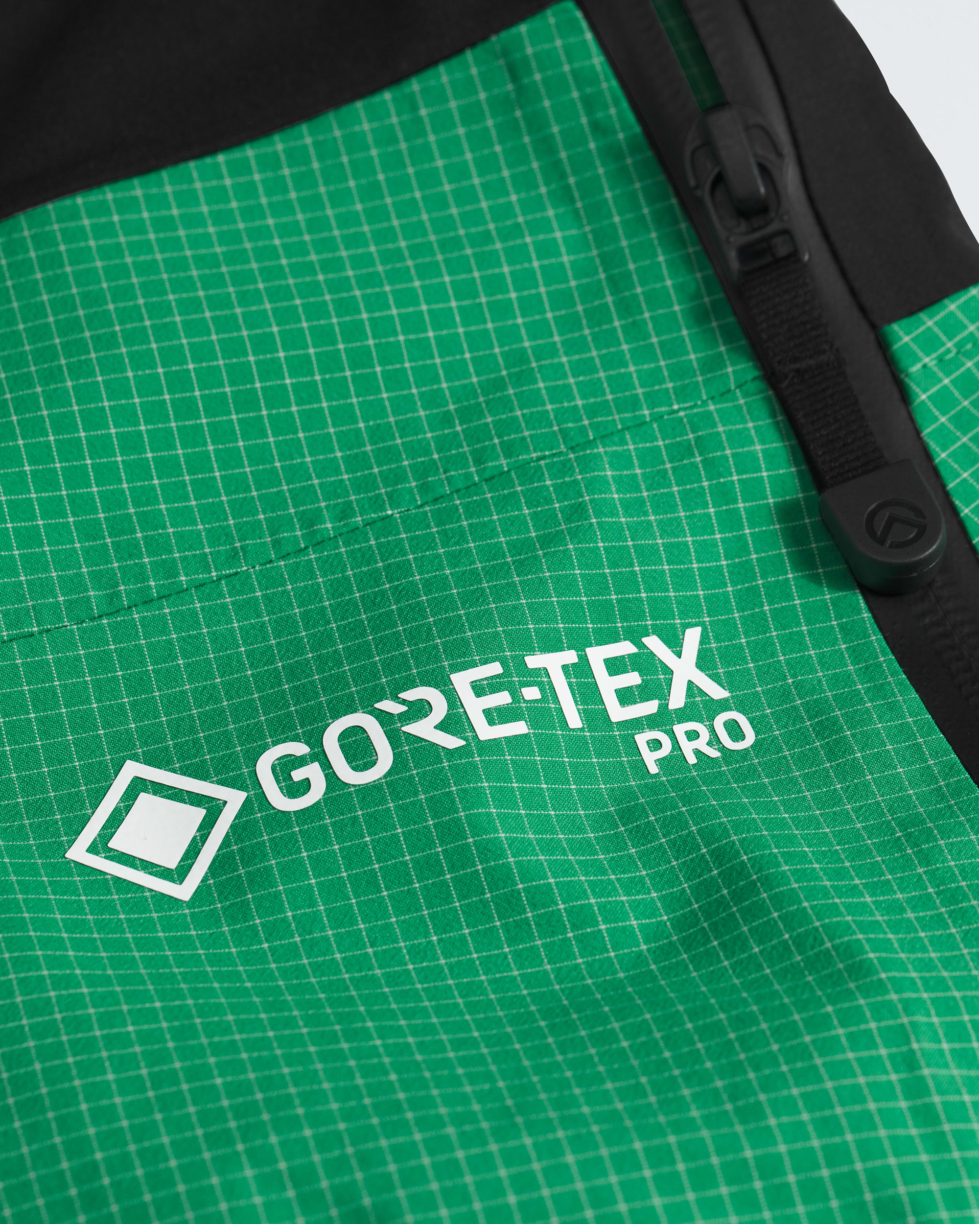 Womens Summit Series Tsirku GORETEX Pro Bibs TNF DETAIL3