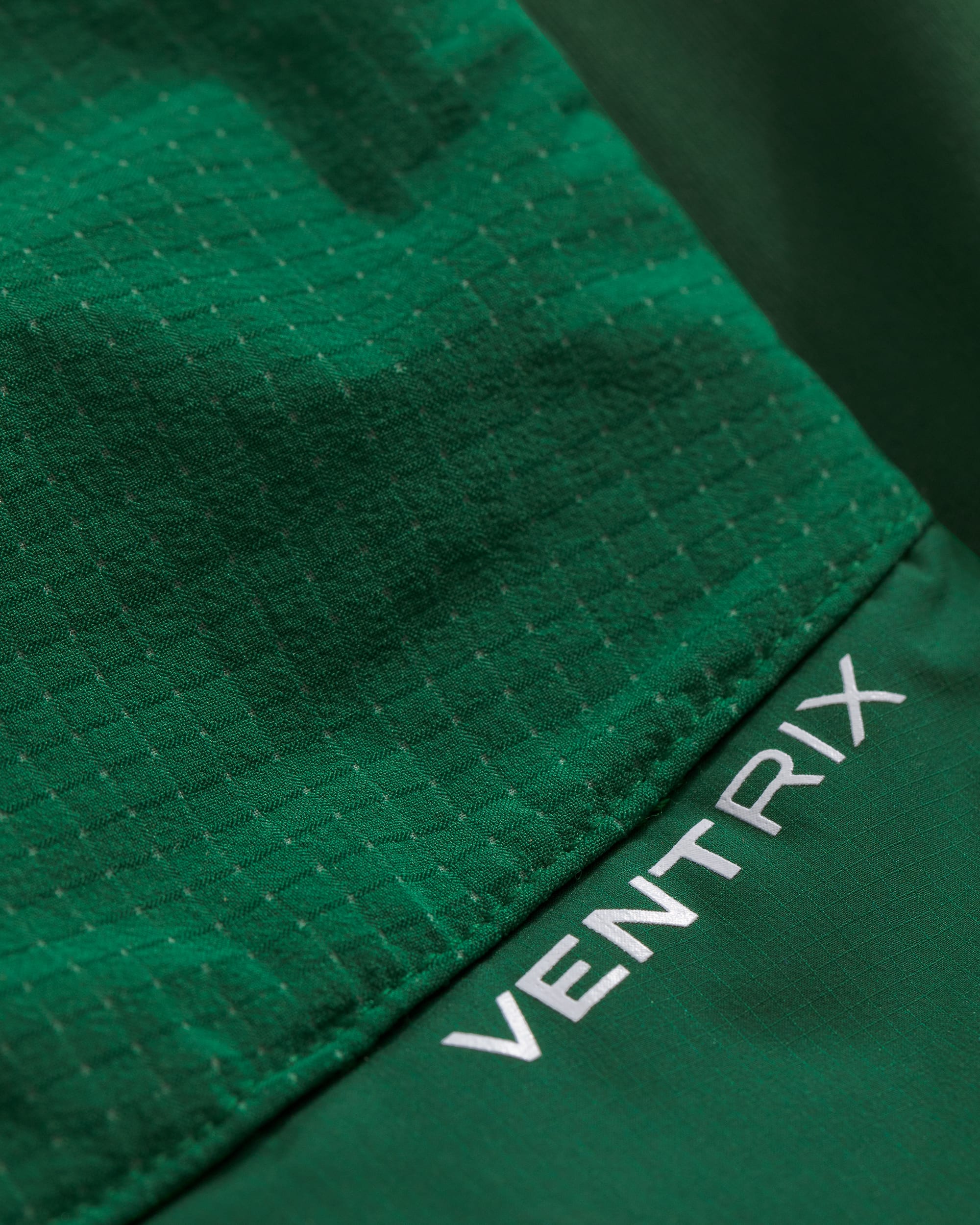 Mens Summit Series AMK Vest TNF DETAIL3