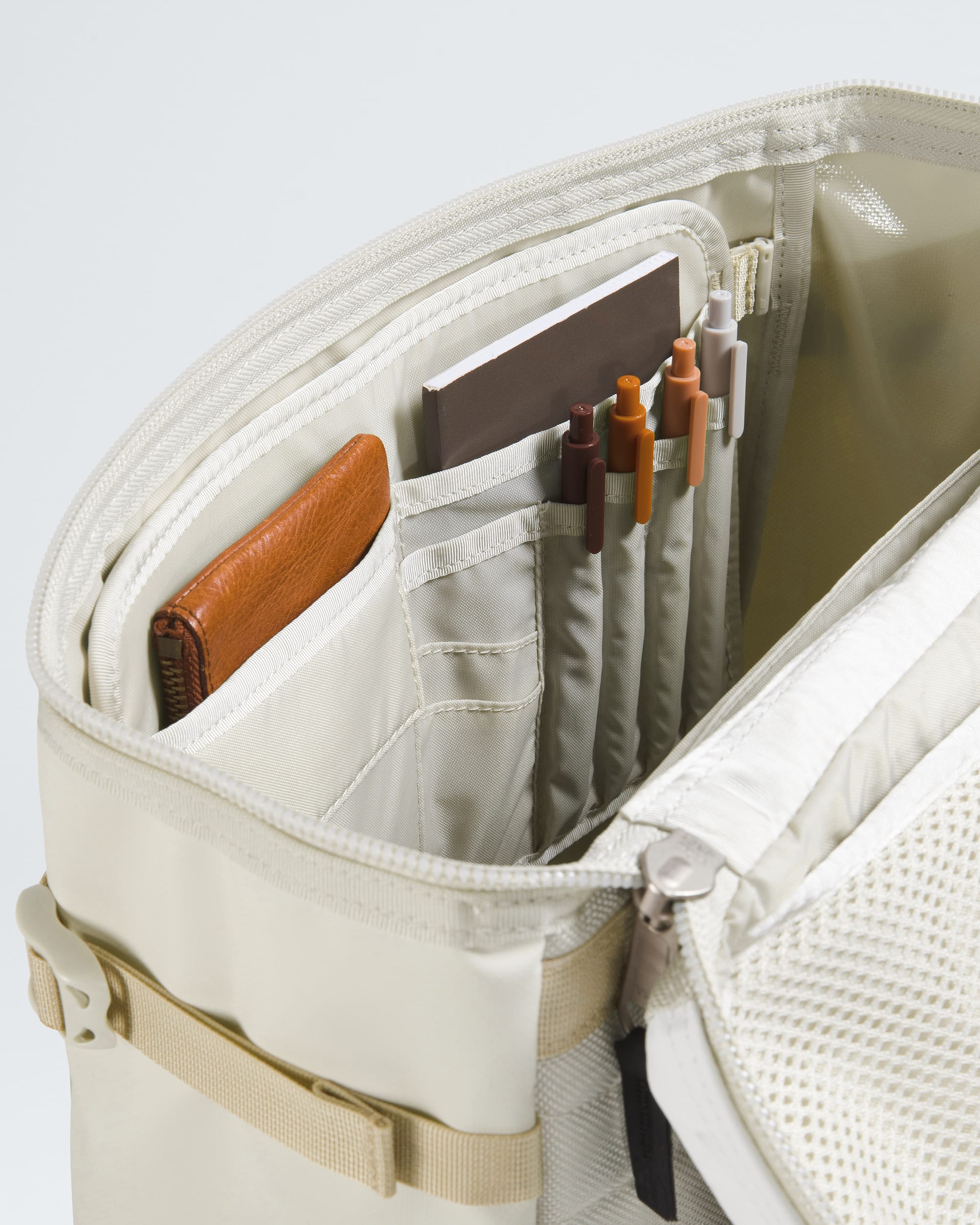 Base Camp Fusebox  30L TNF ALT2