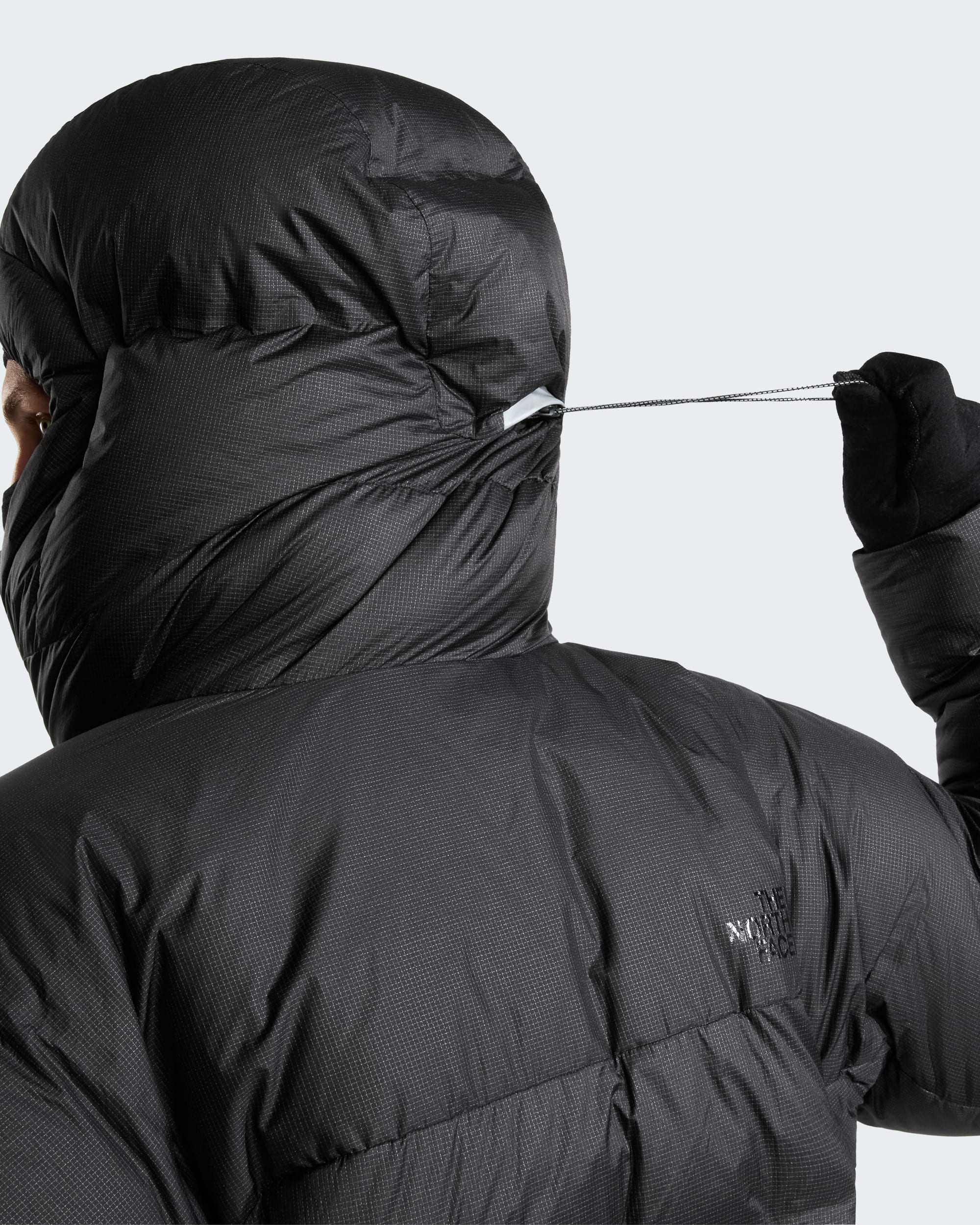 Mens Summit Series CLOUD DOWN AMK Parka TNF MODELHOOD1
