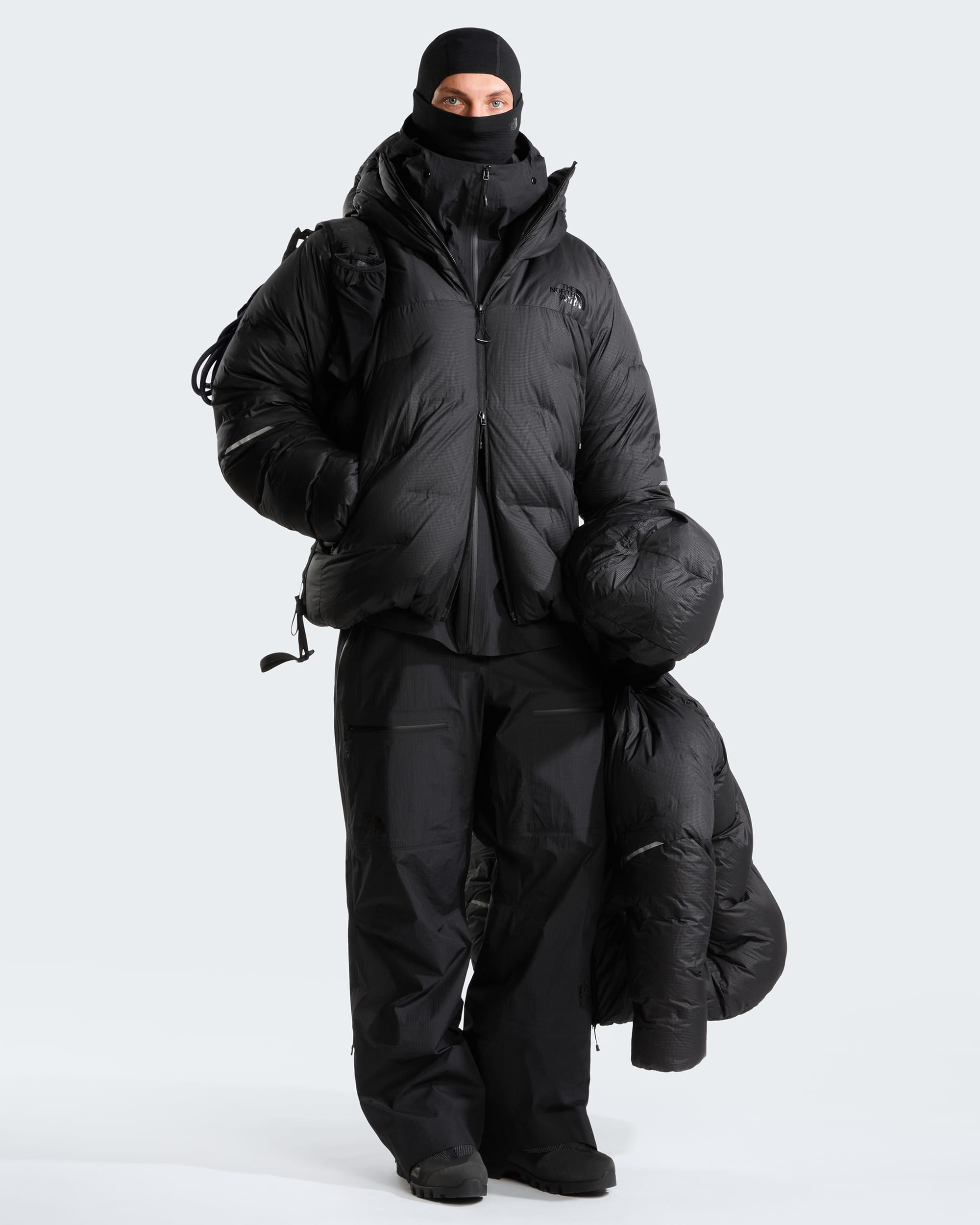 Mens Summit Series CLOUD DOWN AMK Parka TNF HERO2