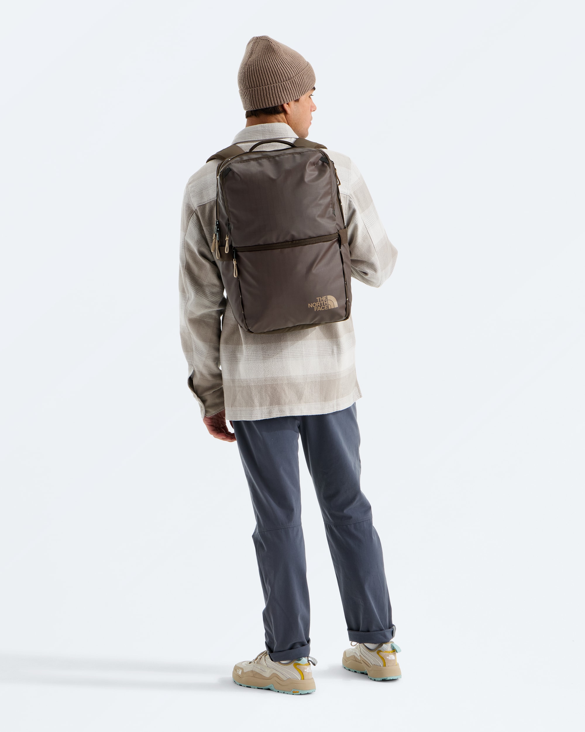 Base Camp Voyager Daypack  26L TNF MODELBACK