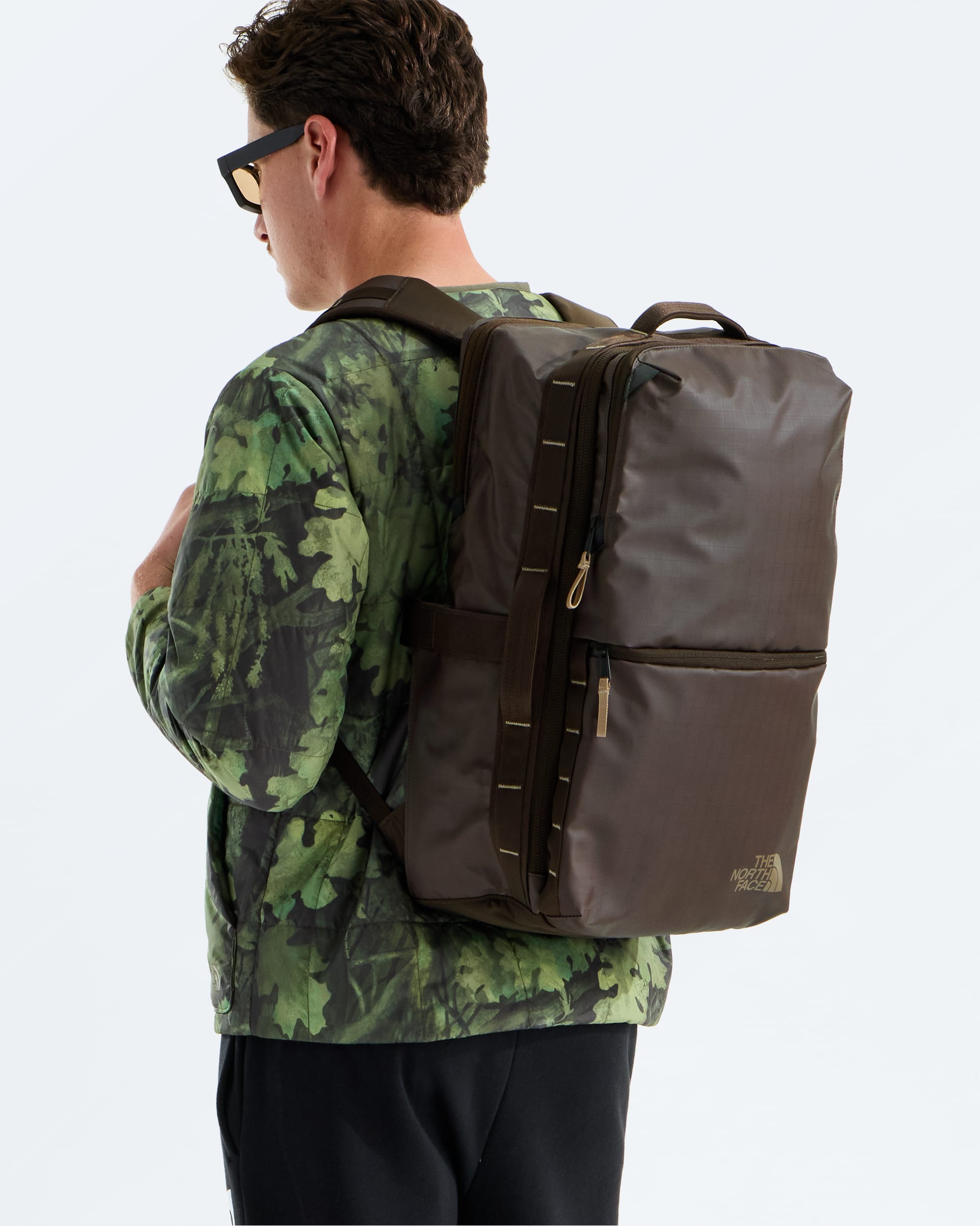 Base Camp Voyager Travel Pack  35L TNF MODELBACK
