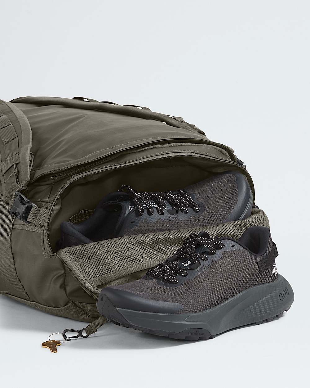 Base Camp Voyager Duffel32L TNF ALT2