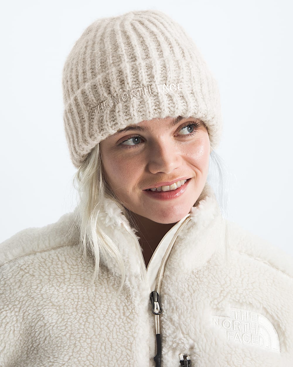 Fohair Cabin Beanie TNF MODELBACK