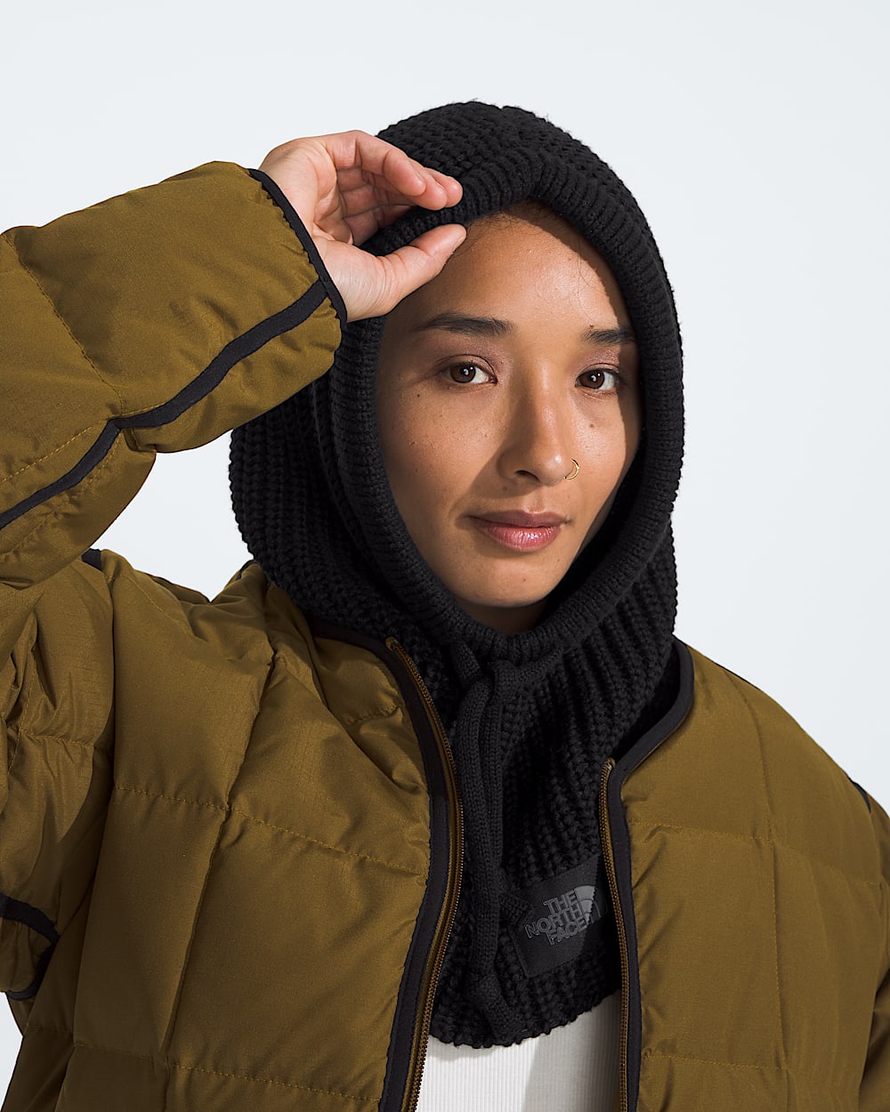 Aprs Knit Hood TNF MODELBACK
