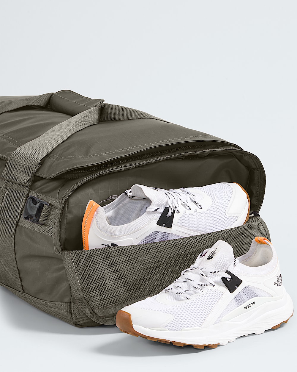 Base Camp Voyager Duffel42L TNF ALT2