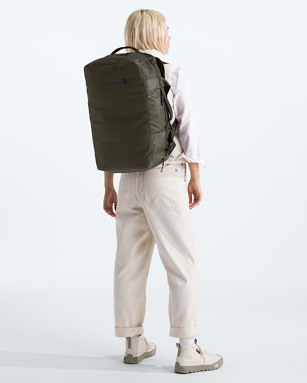 Base Camp Voyager Duffel42L TNF MODELBACK