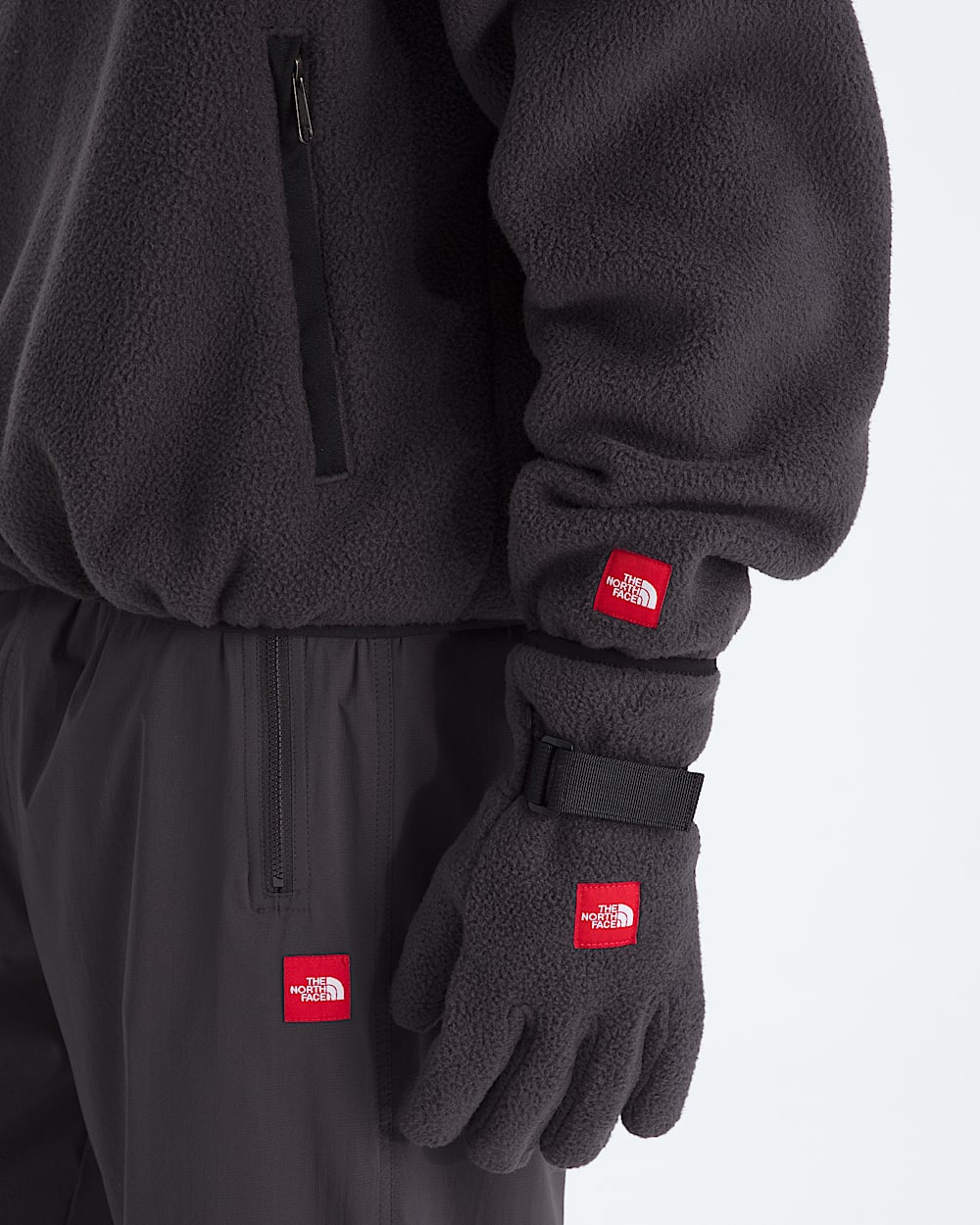 TNF Red Box Fleece Gloves TNF MODELBACK