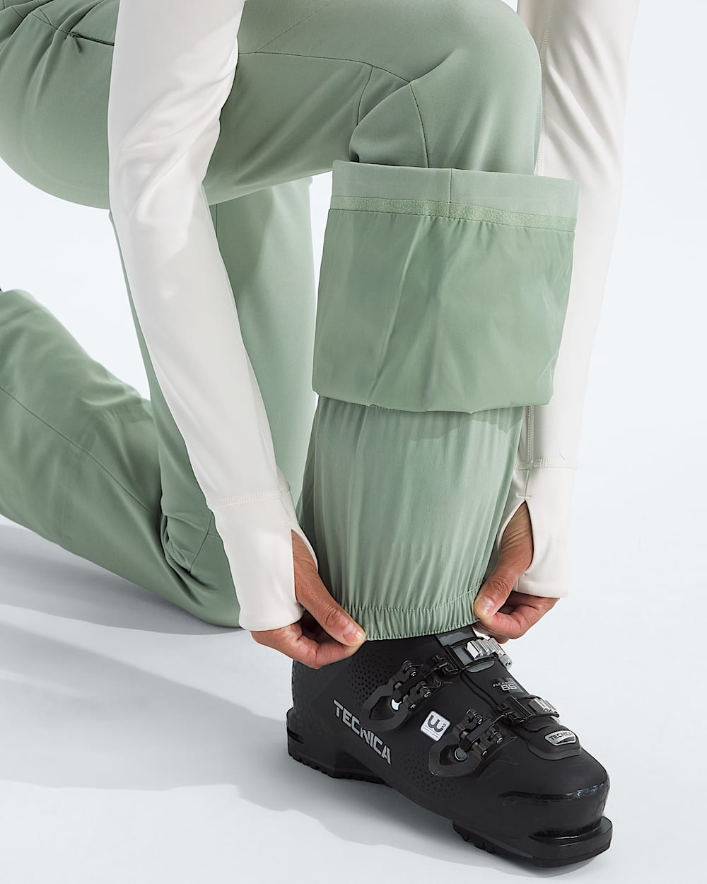 Womens Snoga Pants TNF MODELALT1