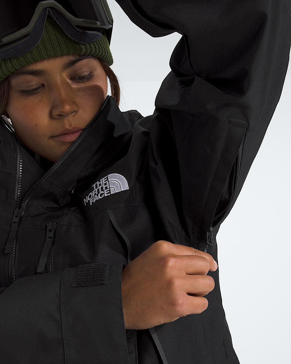 Womens GTX Hex Jacket TNF MODELALT2