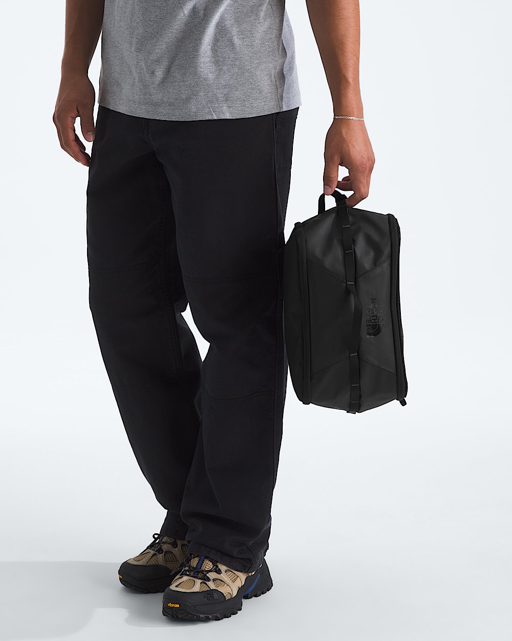Base Camp Voyager Cube TNF MODELBACK