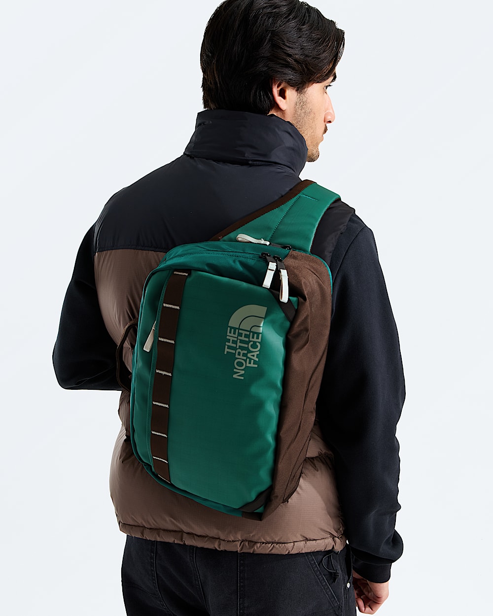Base Camp Voyager Sling TNF MODELBACK