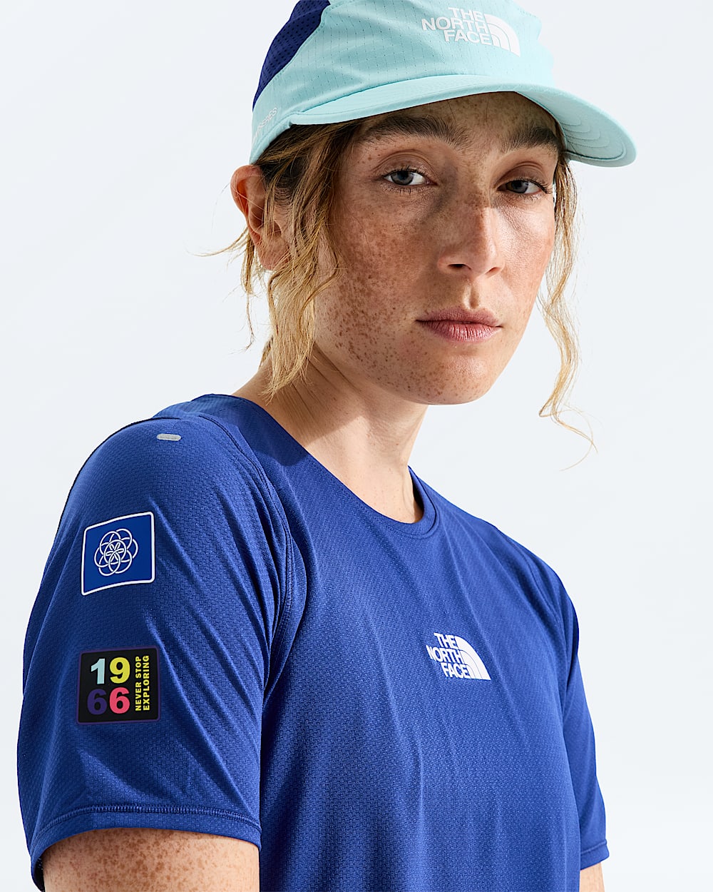 Womens Summit Series High Trail ShortSleeveGraphic TNF HERO3