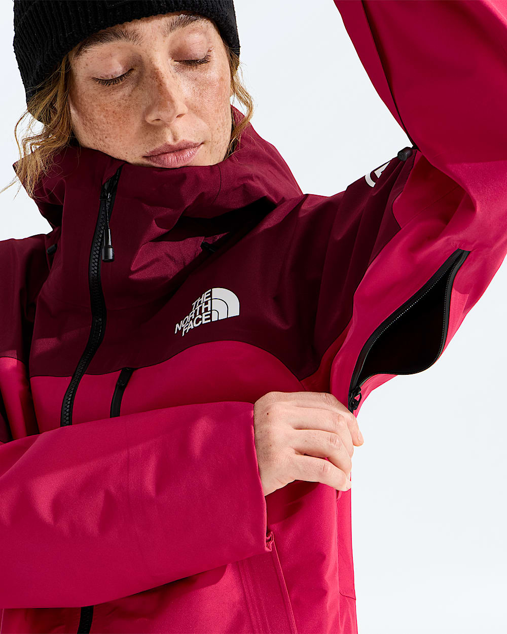 Womens Summit Eastwall GTX Jacket TNF MODELALT2