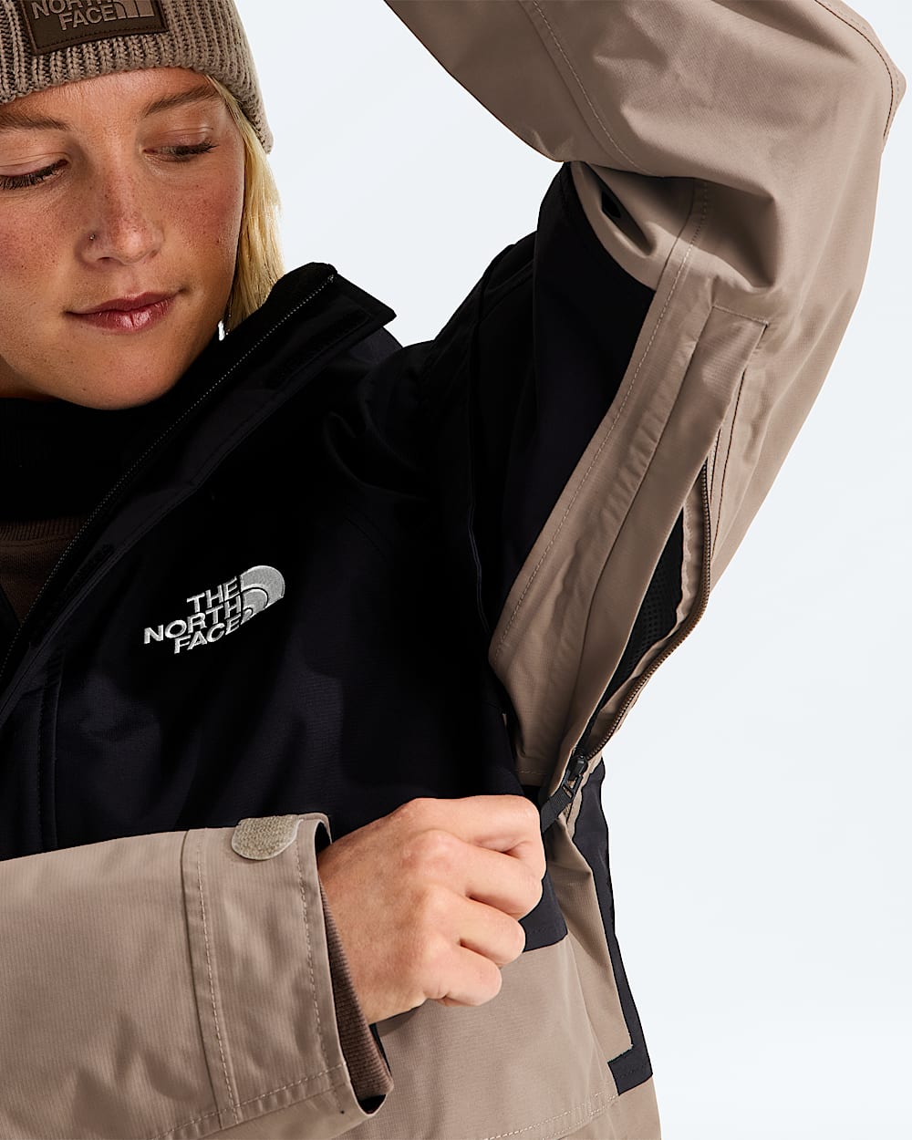 Womens Evryday Anorak TNF MODELALT2
