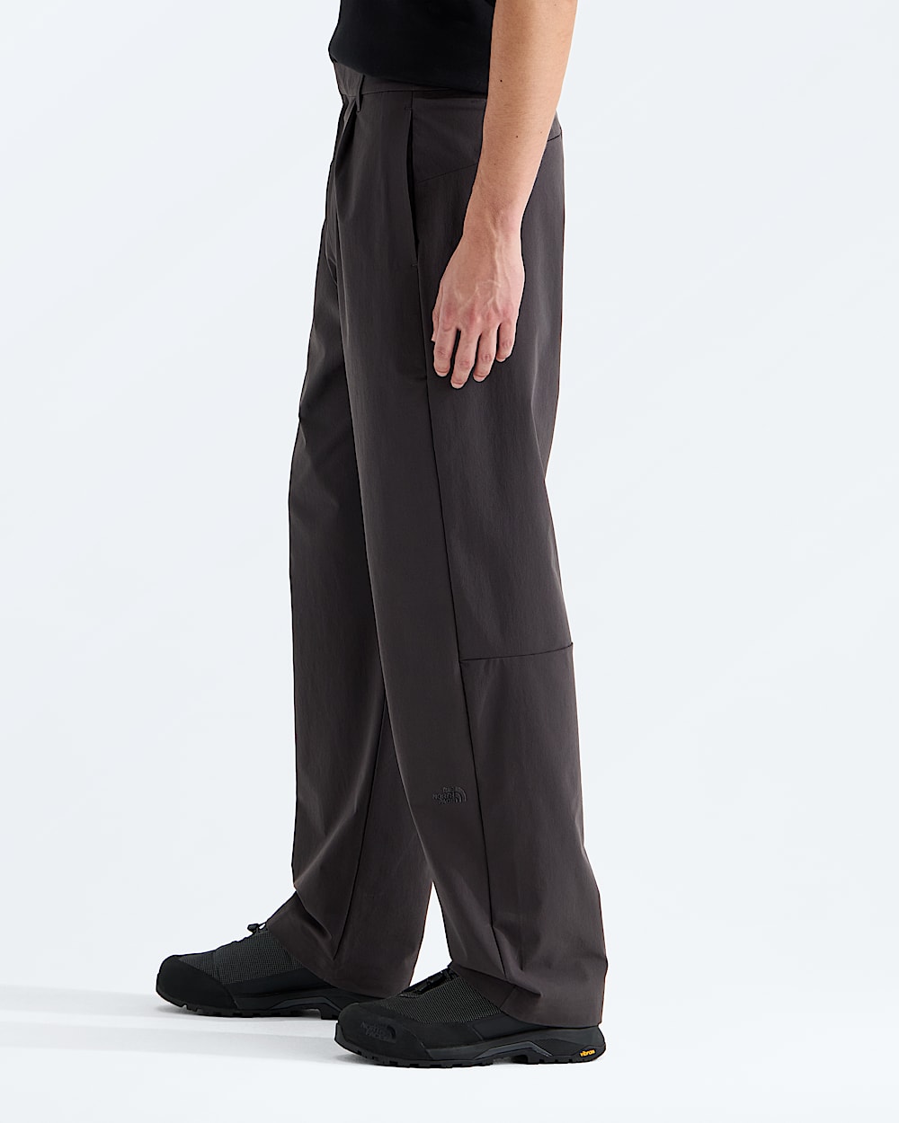 Mens TNF Tech Woven Pant TNF MODEL34