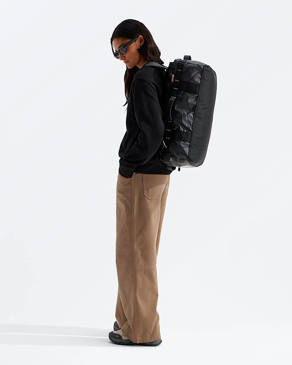 Base Camp Voyager Duffel 32L  Luxe TNF MODELBACK