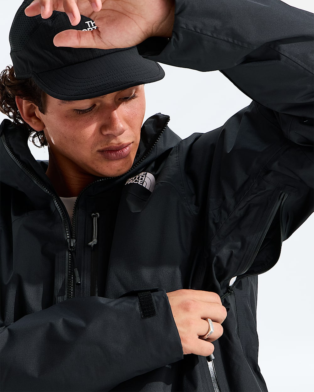 Mens Sarsen Insulated Jacket TNF MODELALT2
