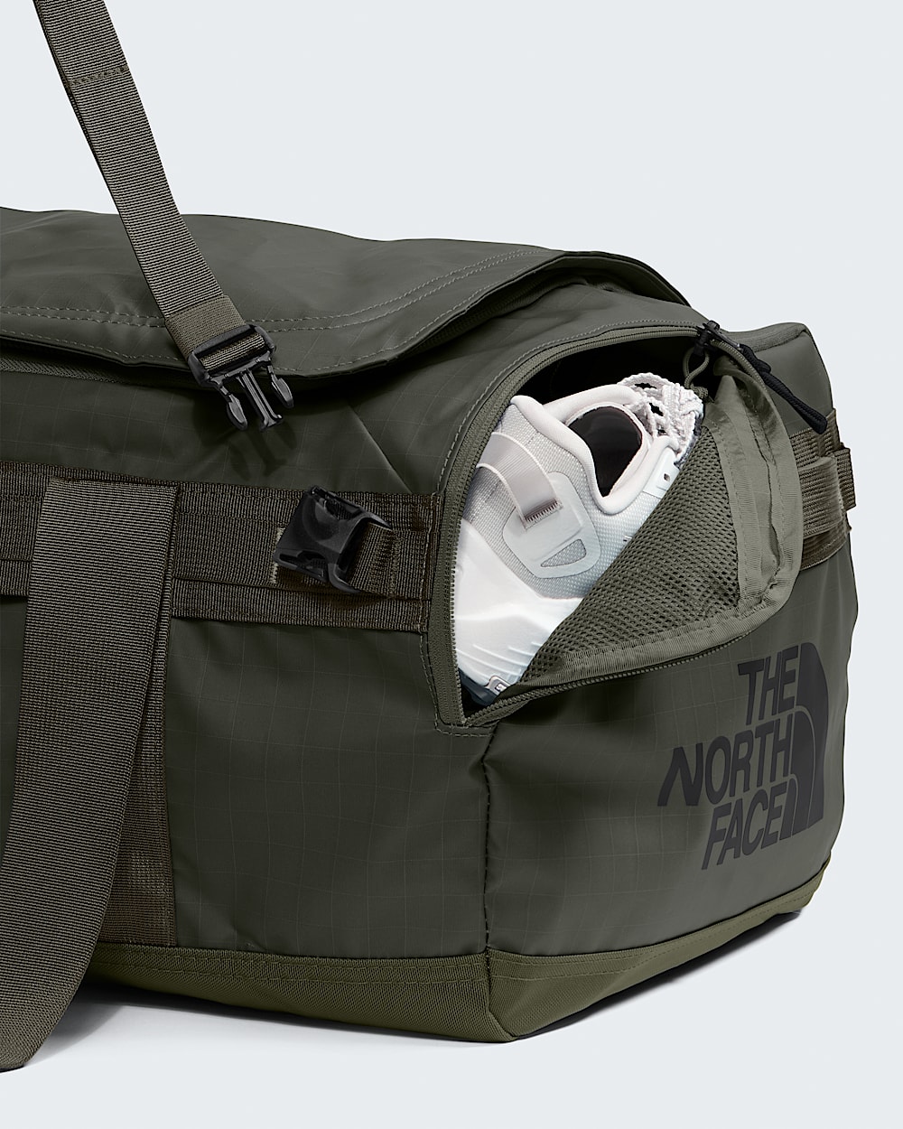 Base Camp Voyager  62L TNF ALT1