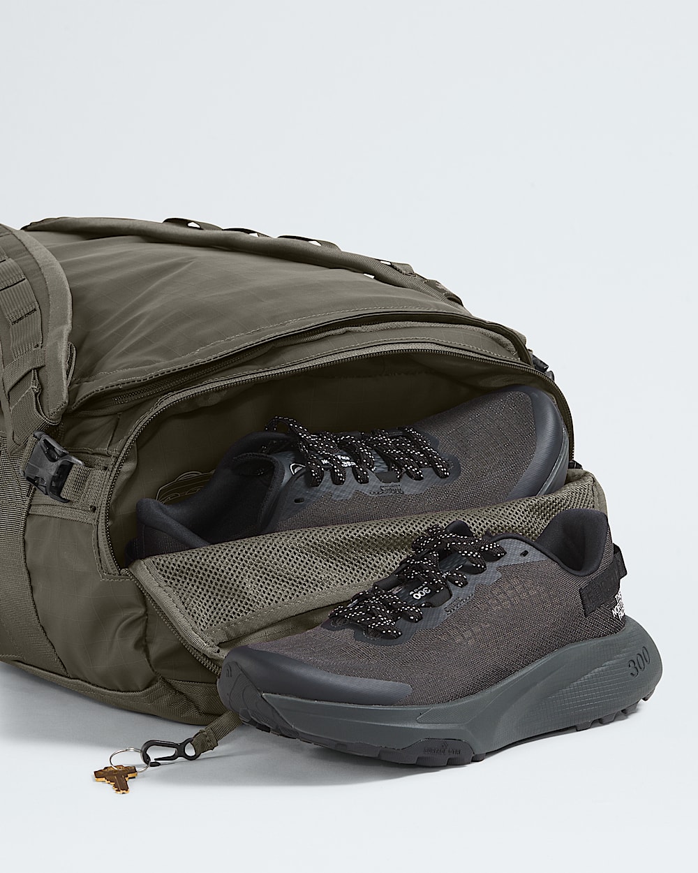 Base Camp Voyager Duffel32L TNF ALT2