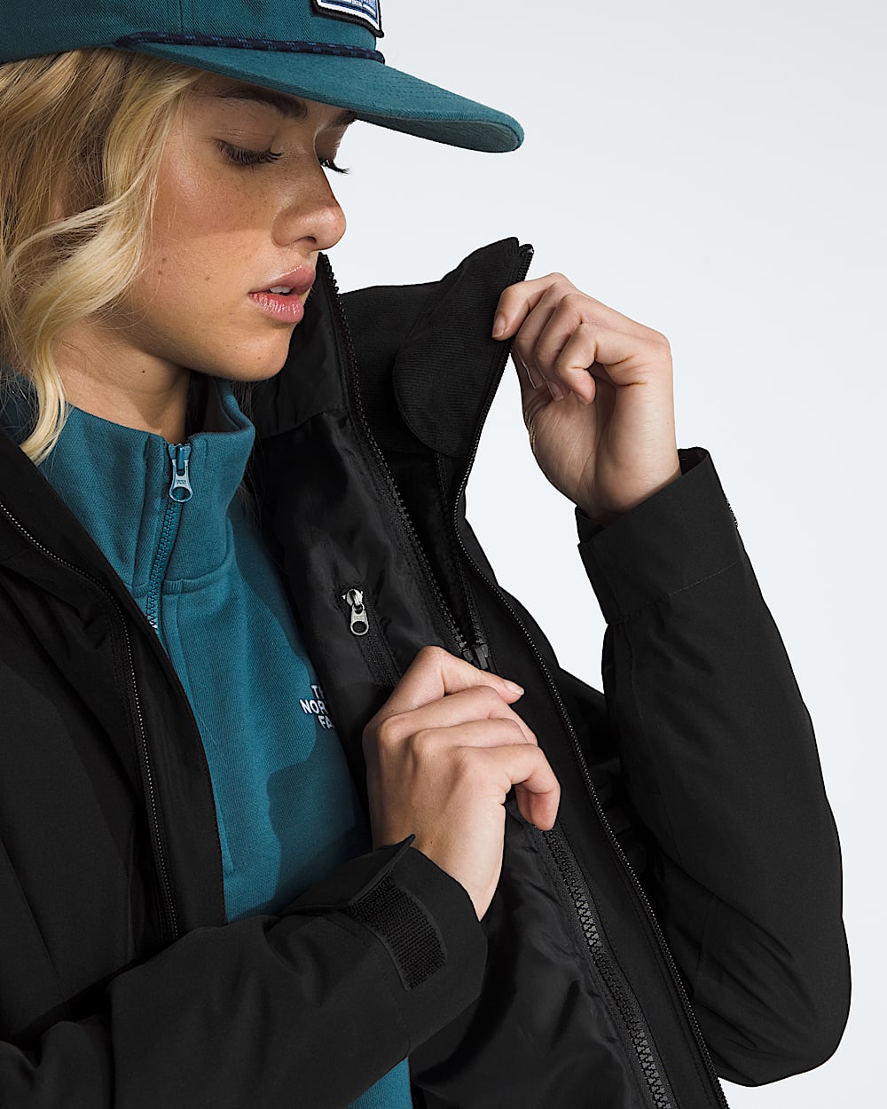 Womens Carto Mono Triclimate Hooded Jacket TNF MODELCLOSE3