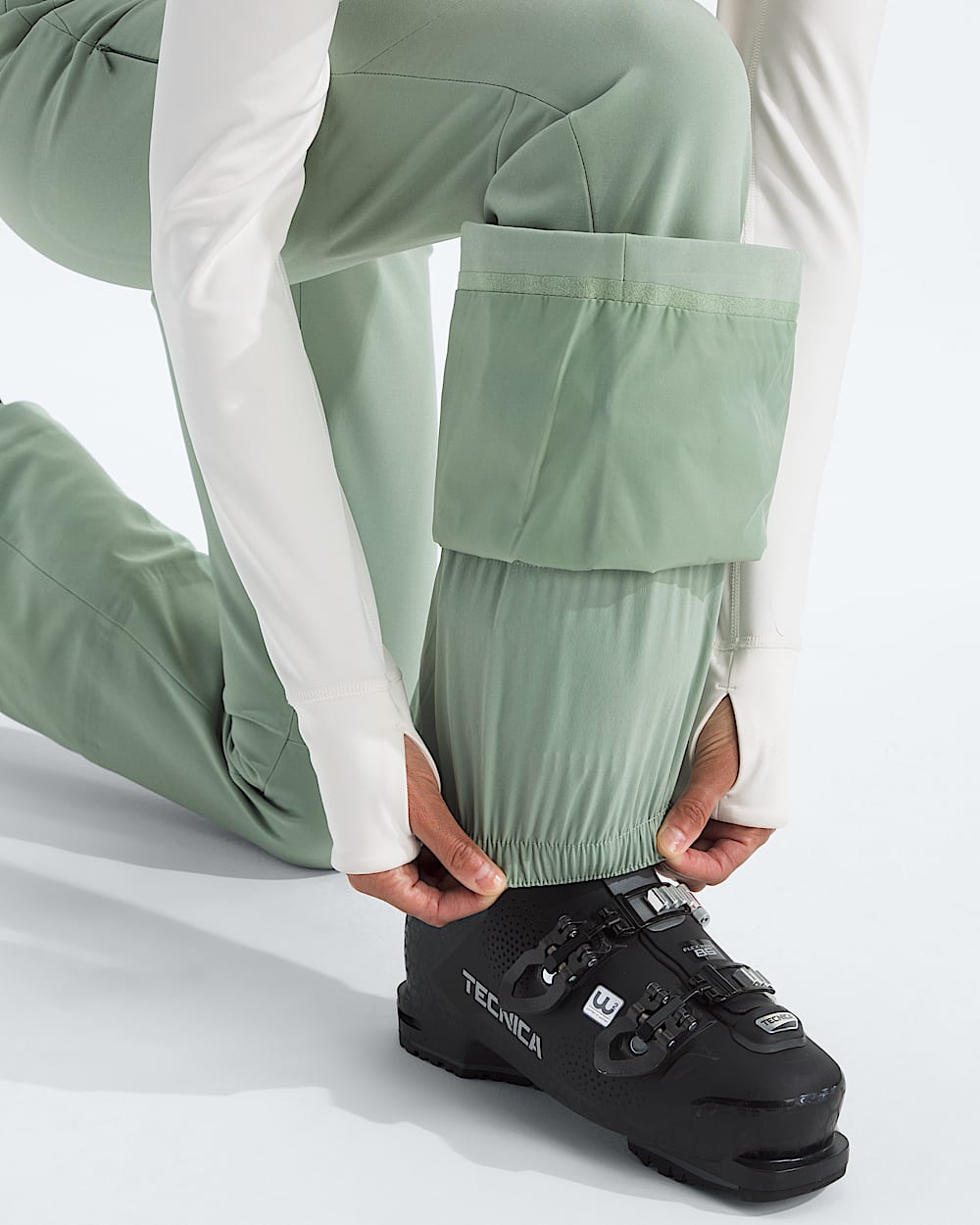 Womens Snoga Pants TNF MODELALT1