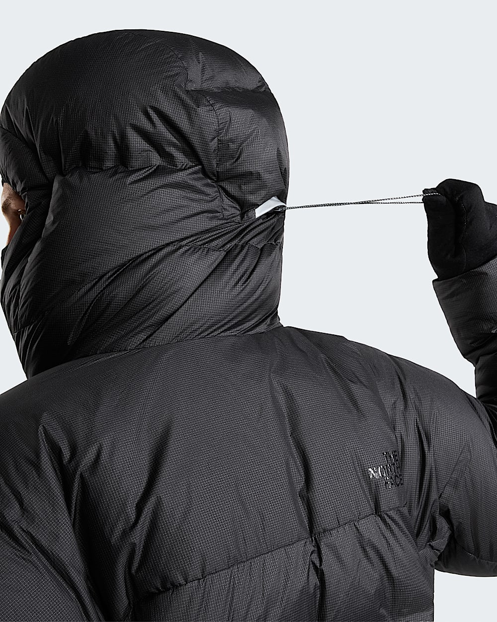 Mens Summit Series CLOUD DOWN AMK Parka TNF MODELHOOD1