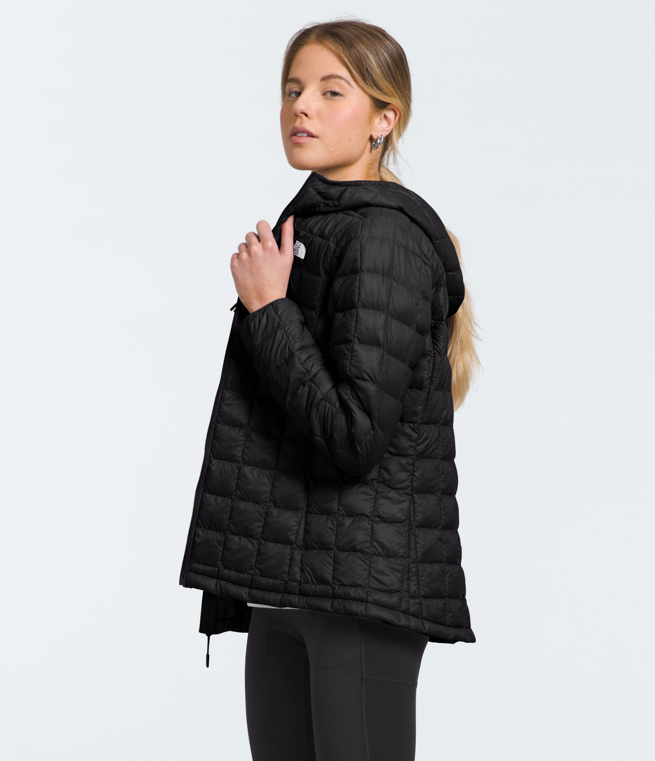 Womens ThermoBall Hoodie 20 TNF MODEL34