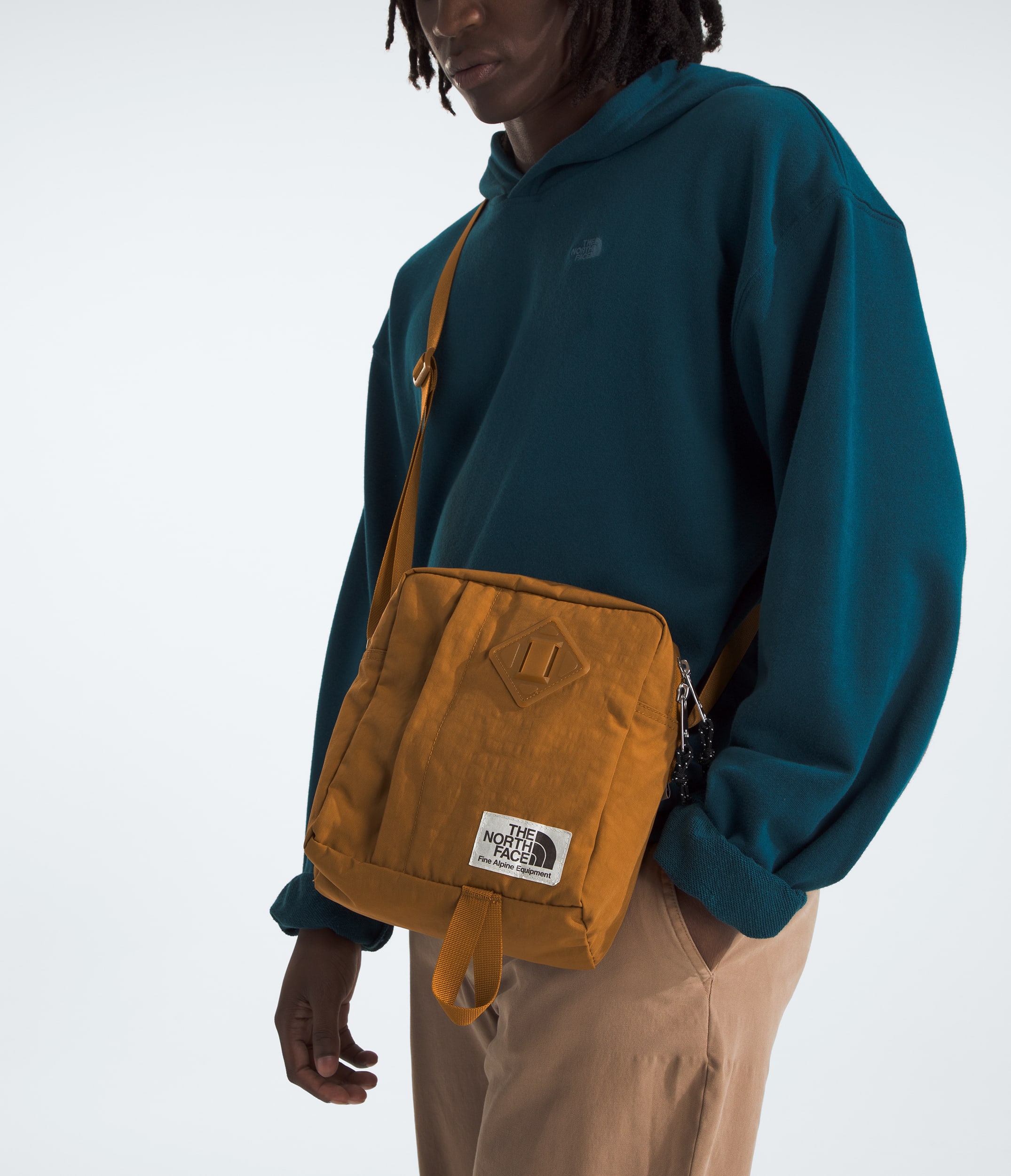 Berkeley Crossbody TNF MODELBACK