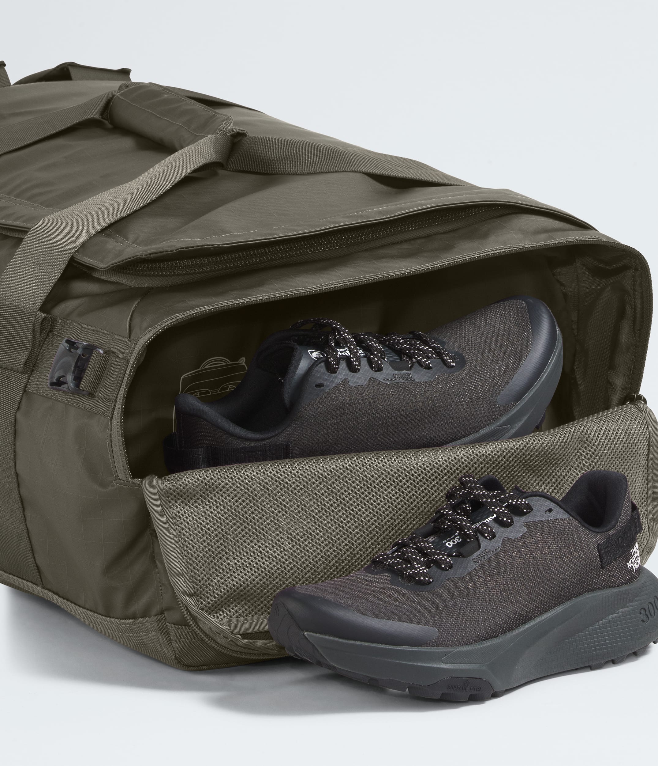 Base Camp Voyager  62L TNF ALT2